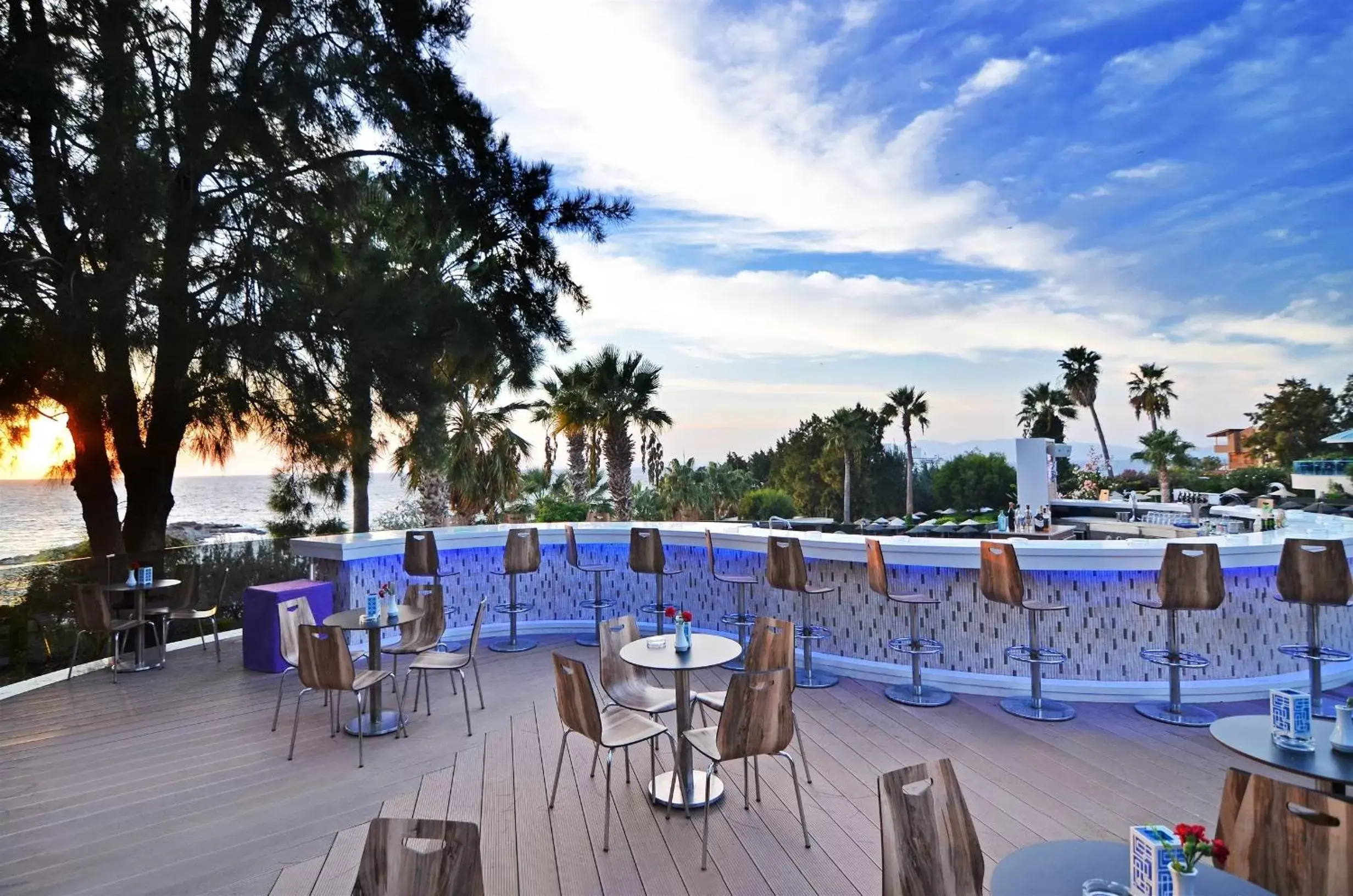 Lounge or bar, Swimming Pool in The Grand Blue Sky International - All Inclusive