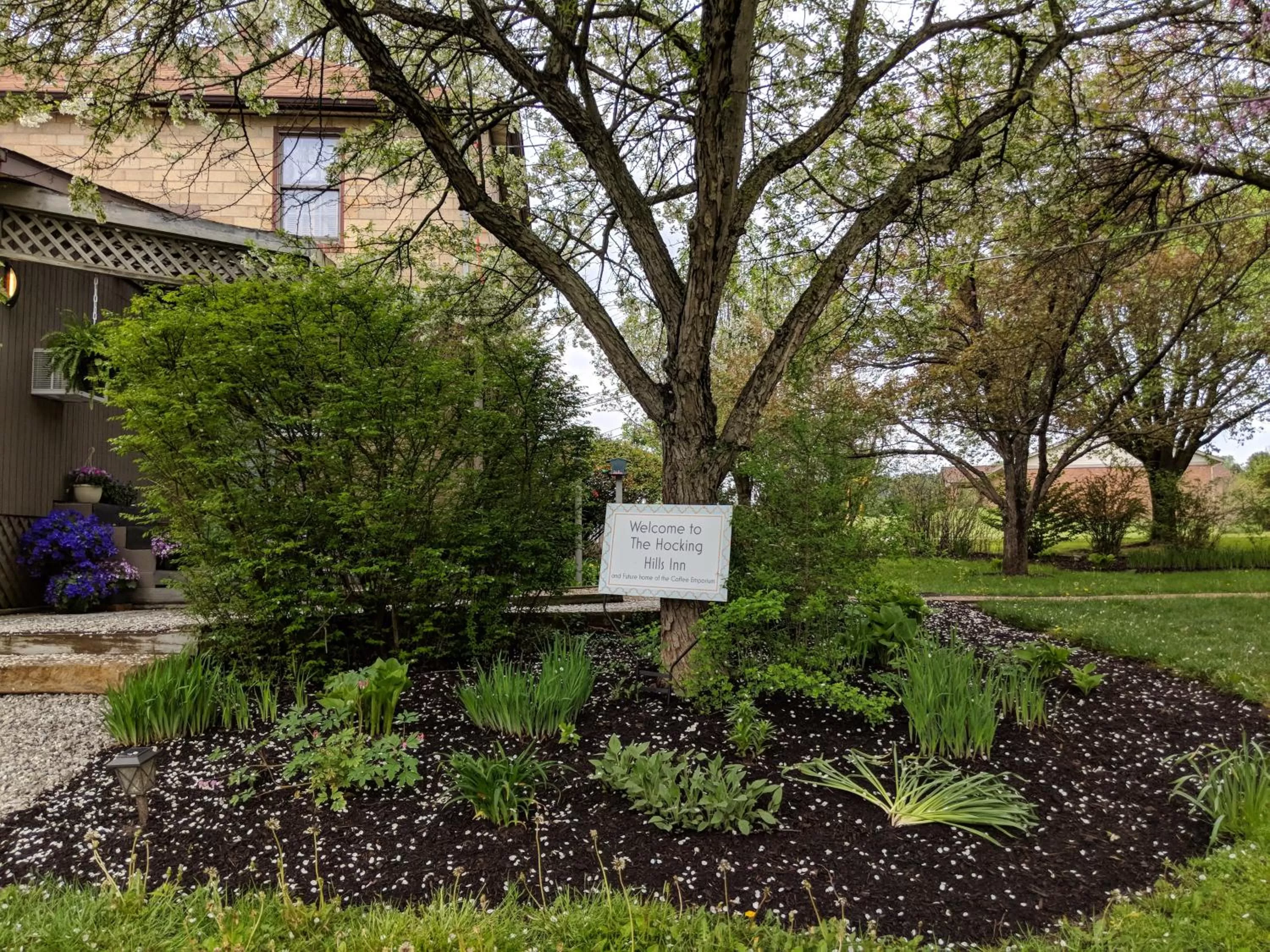 Property logo or sign in Hocking Hills Inn