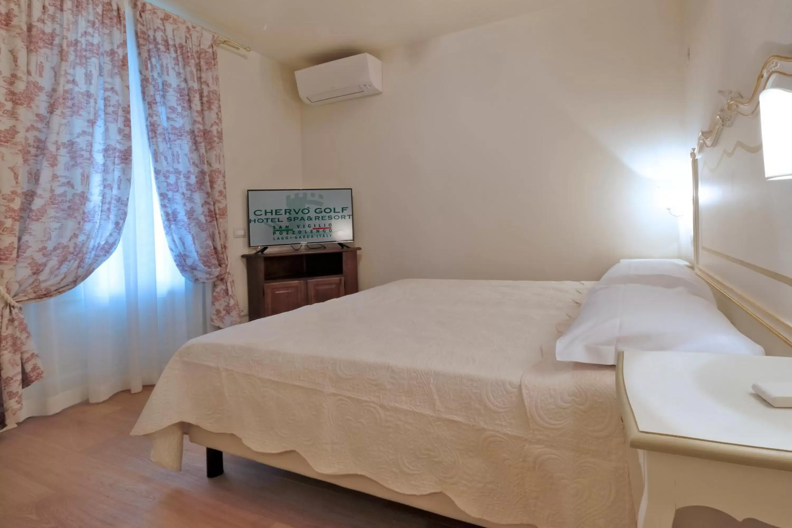 Bed in Chervò Golf Apartments Garda Lake