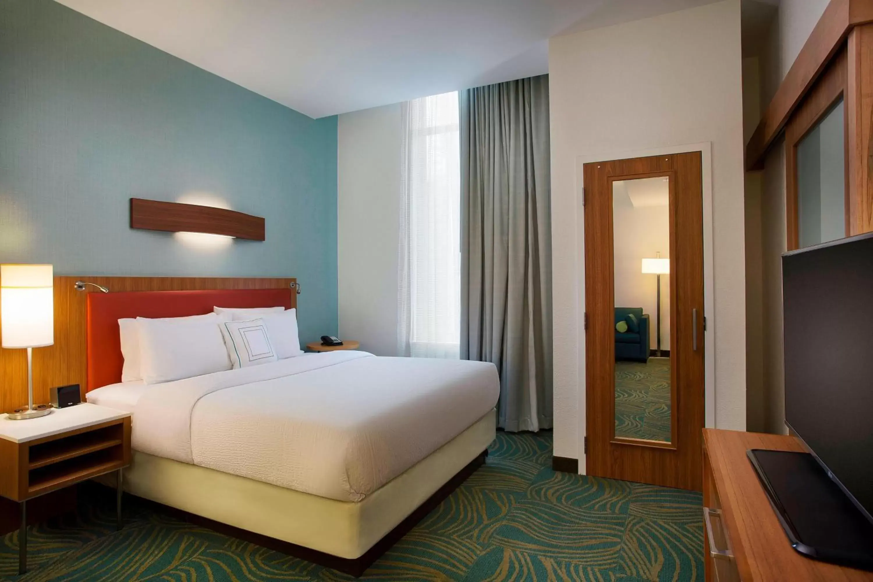 Photo of the whole room, Bed in SpringHill Suites by Marriott Houston Downtown/Convention Center