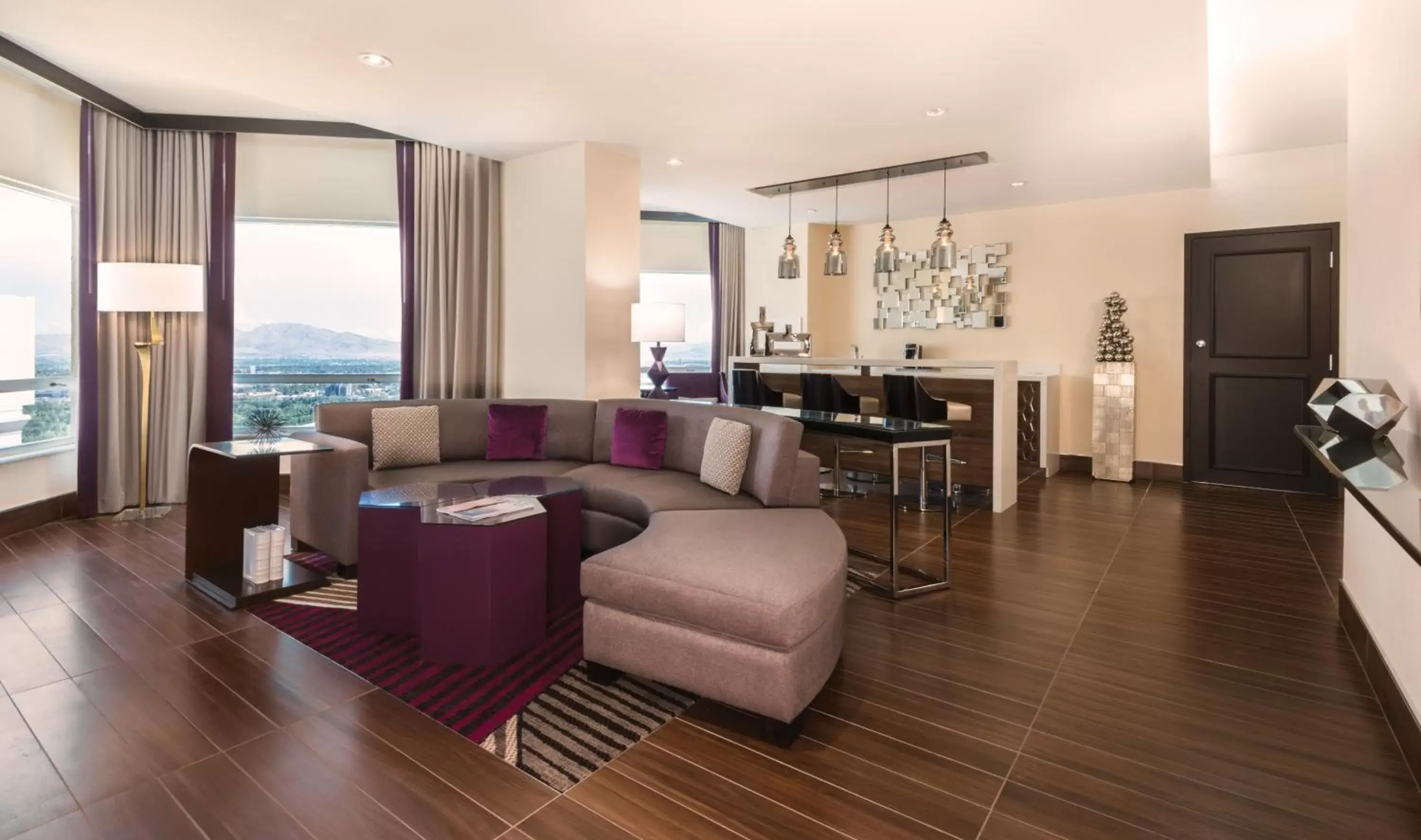 Living room, Seating Area in Harrah's Las Vegas Hotel & Casino