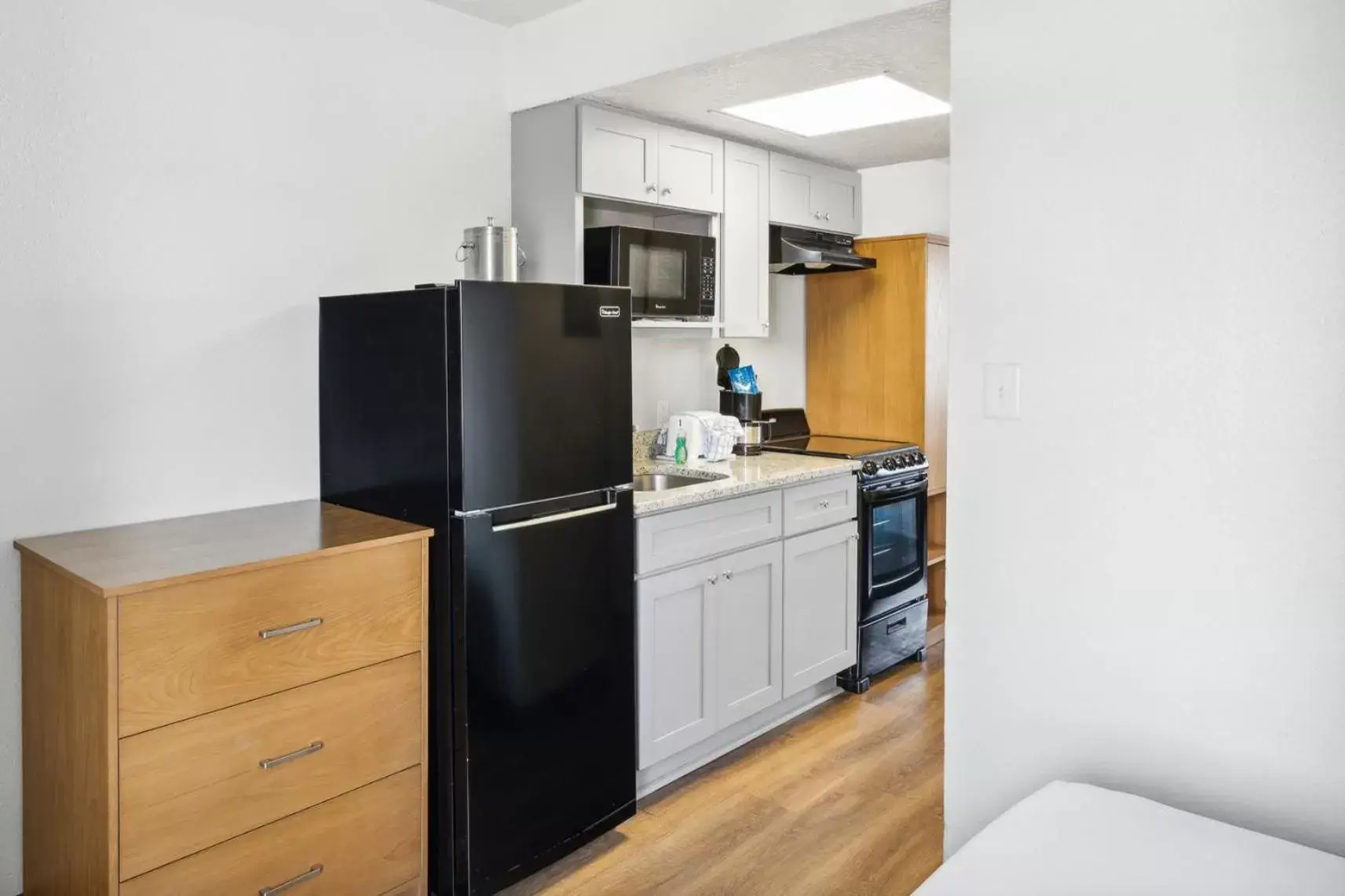 kitchen, Kitchen/Kitchenette in Sugar Sands Beachfront Hotel, a By The Sea Resort