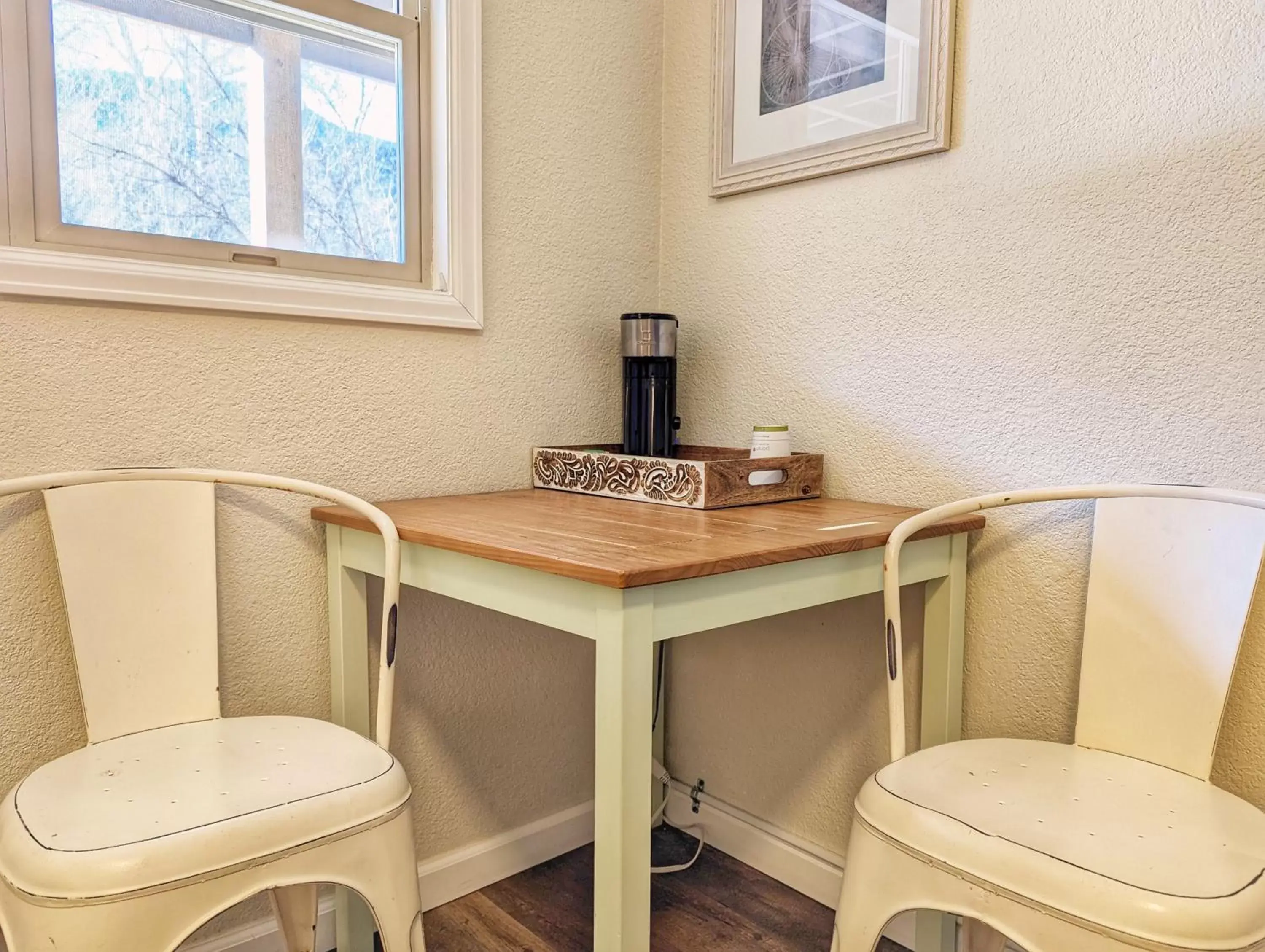 Coffee/tea facilities in The Fountain Creek Inn of Manitou Springs