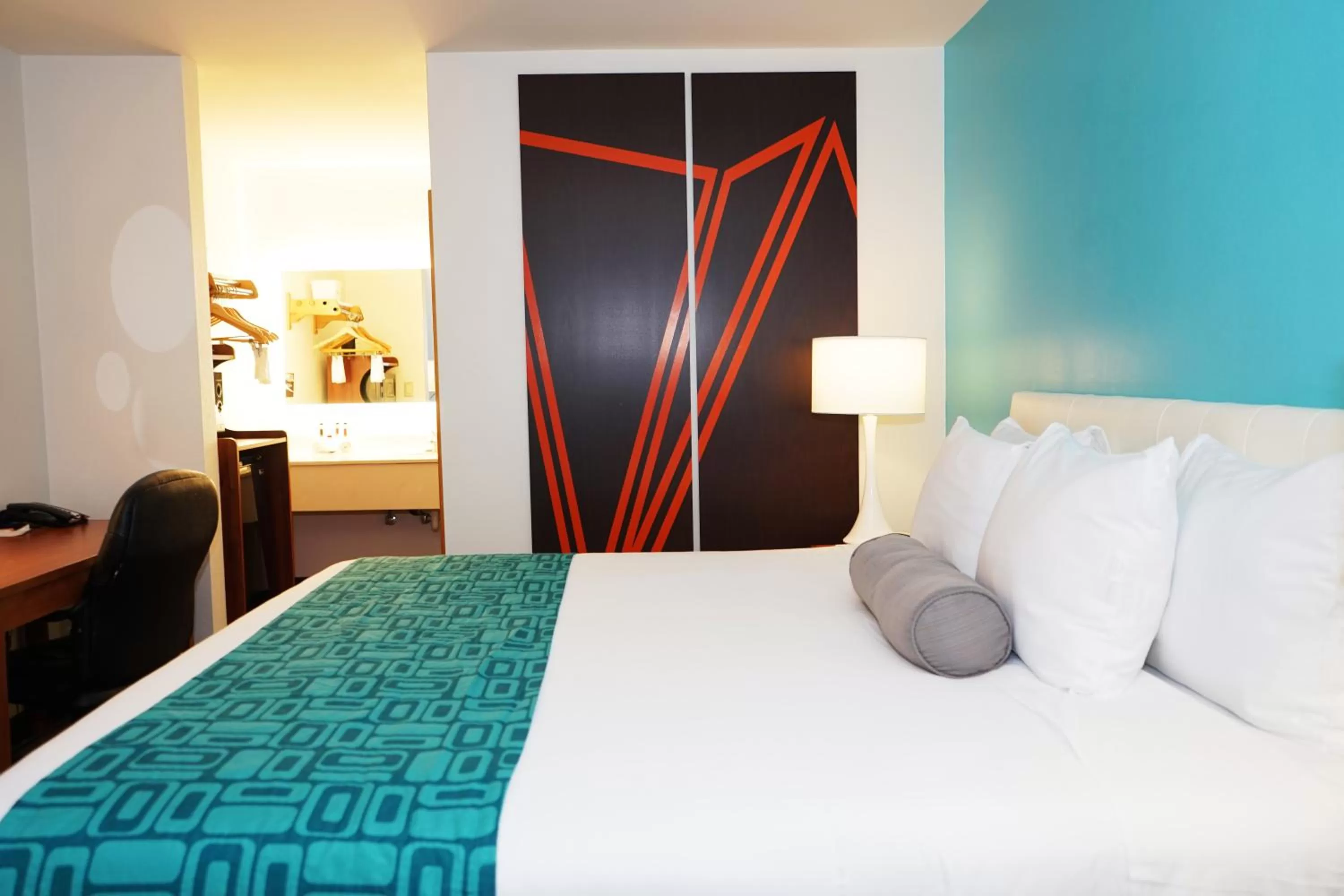 Bed in Howard Johnson by Wyndham Salinas