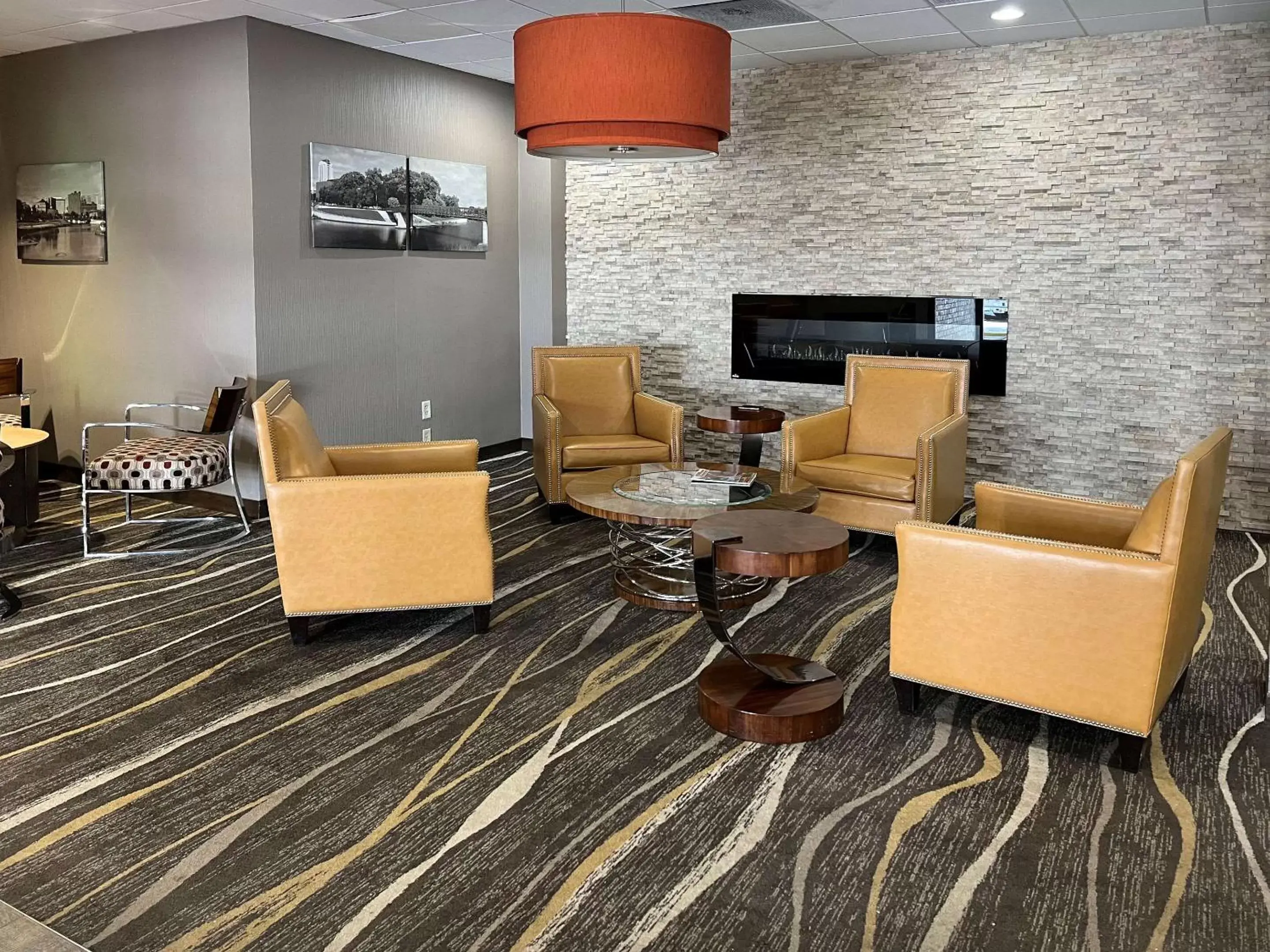 Lobby or reception, Seating Area in Rochester Hotel & Suites - Mayo Clinic Area