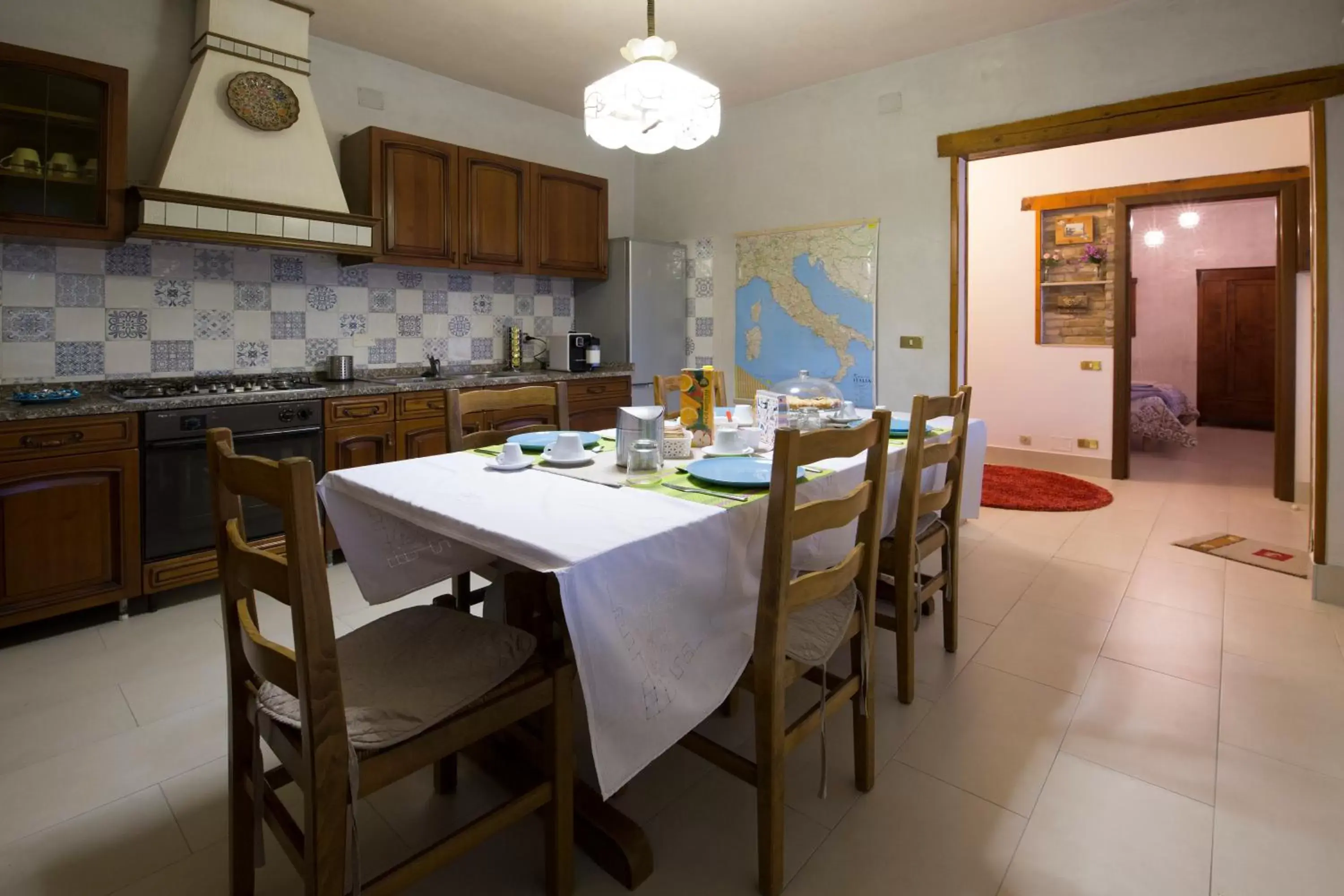 Kitchen or kitchenette, Dining Area in B&B LELLA