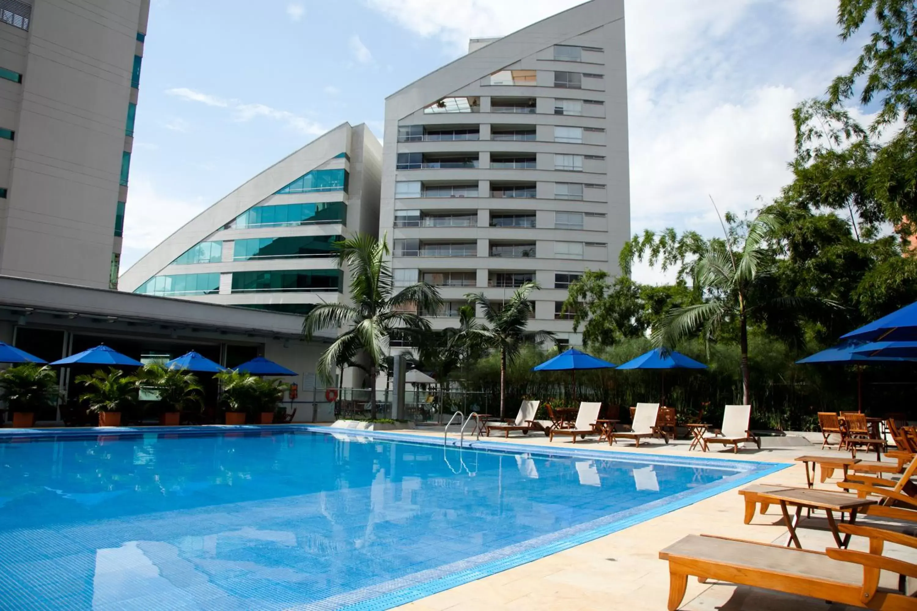 Swimming pool, Property Building in Hotel San Fernando Plaza