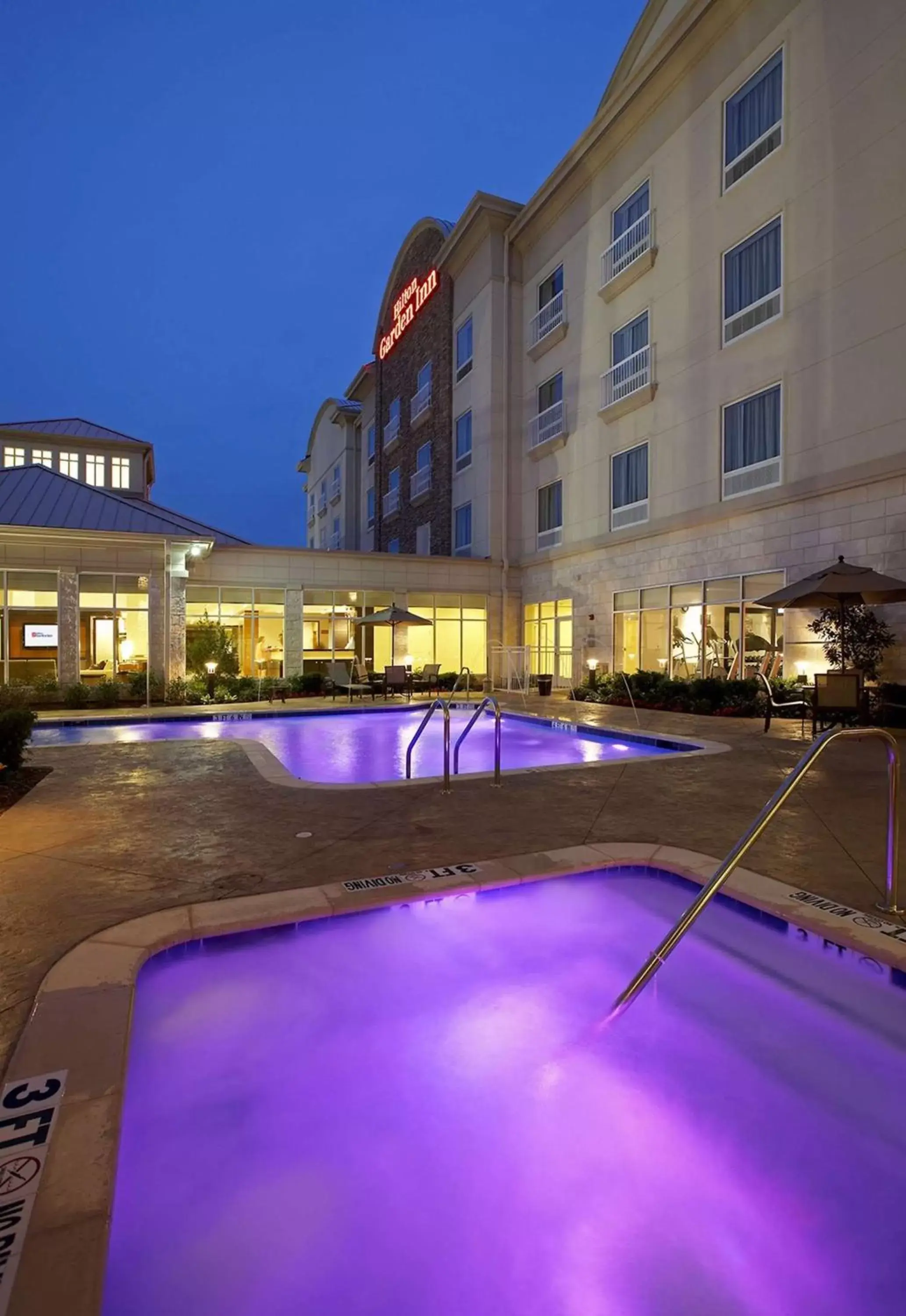 Swimming Pool in Hilton Garden Inn Dallas Arlington