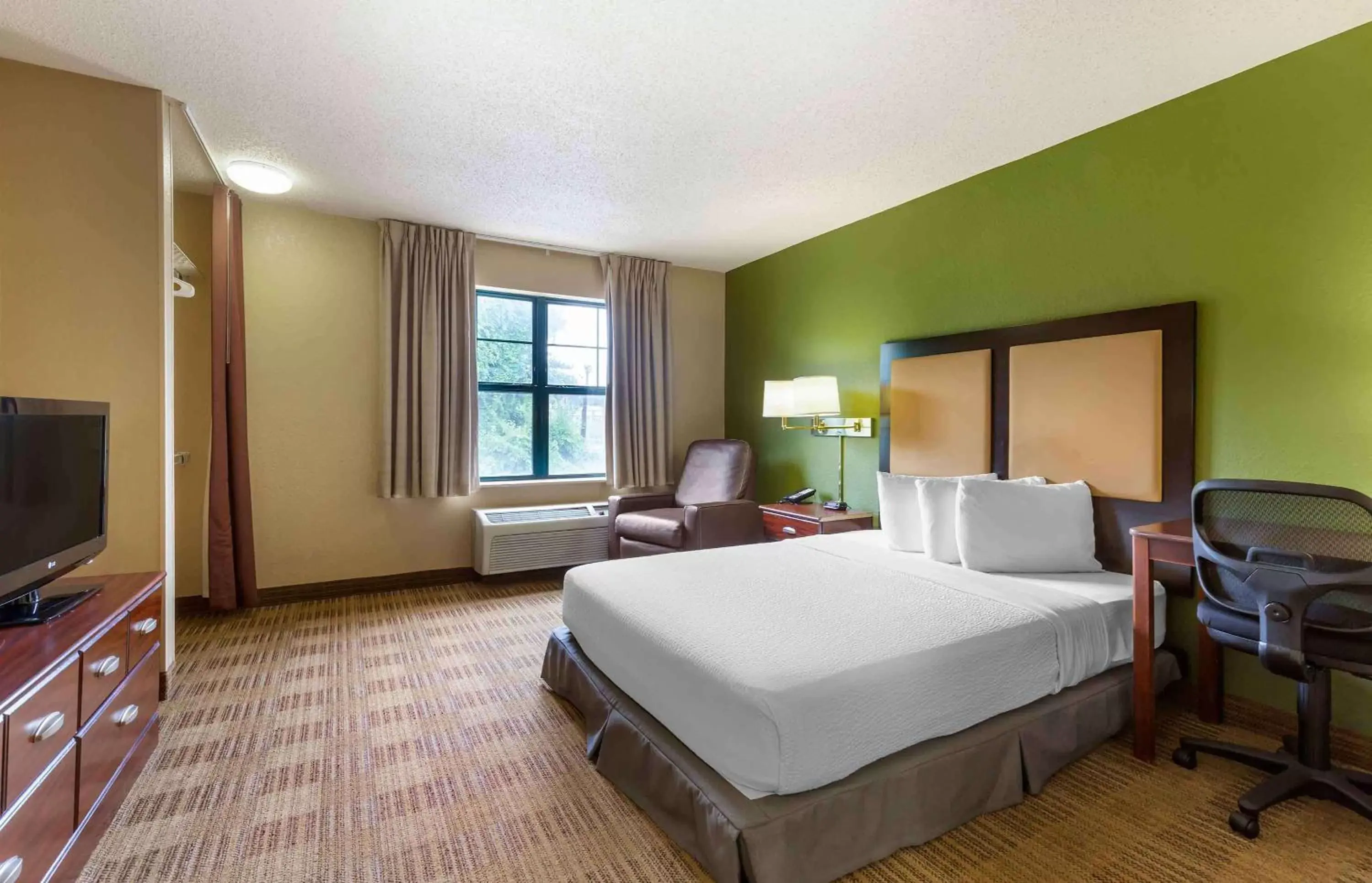 Bedroom in Extended Stay America Suites - Baltimore - Timonium