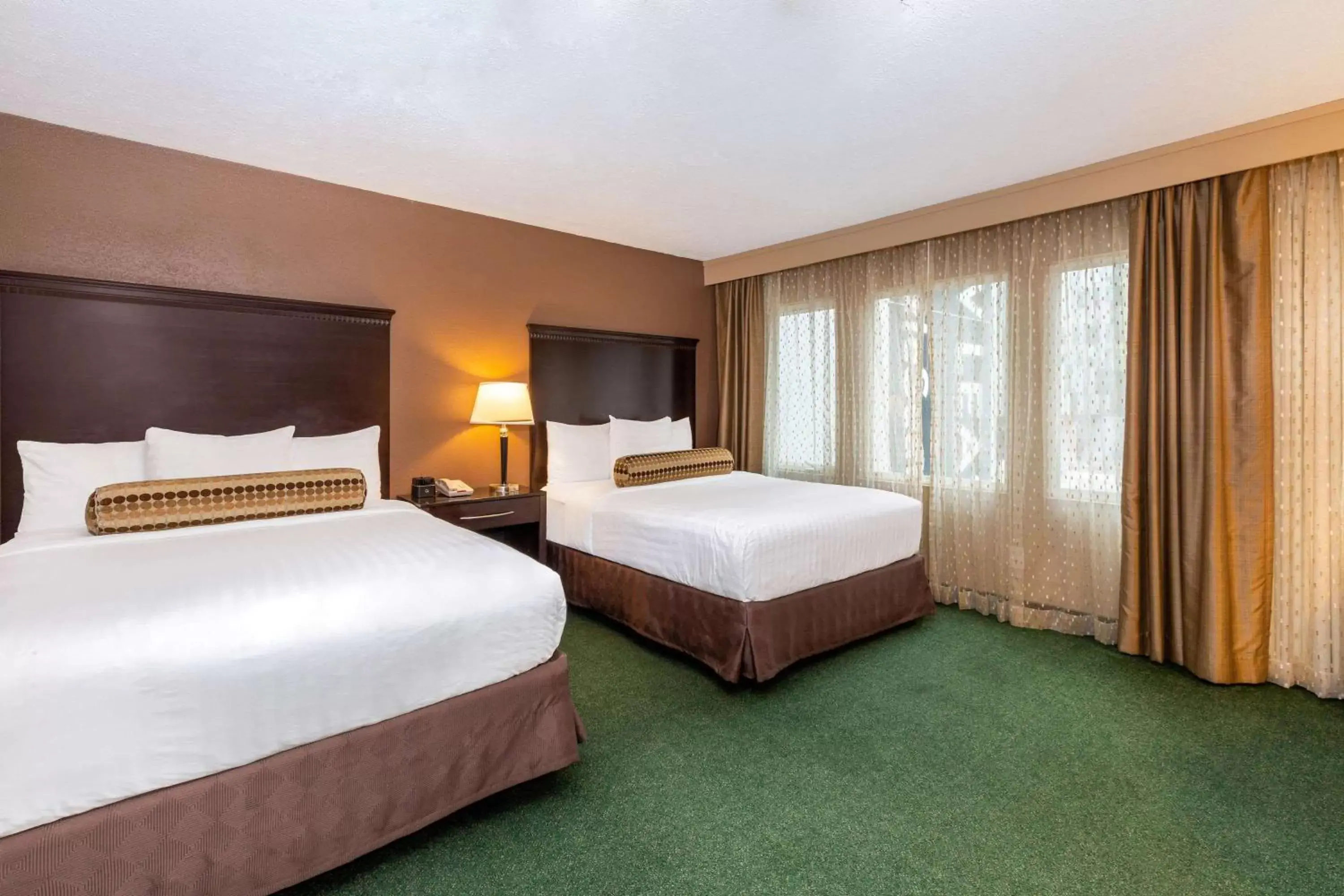 Photo of the whole room, Bed in La Quinta by Wyndham Seattle Downtown