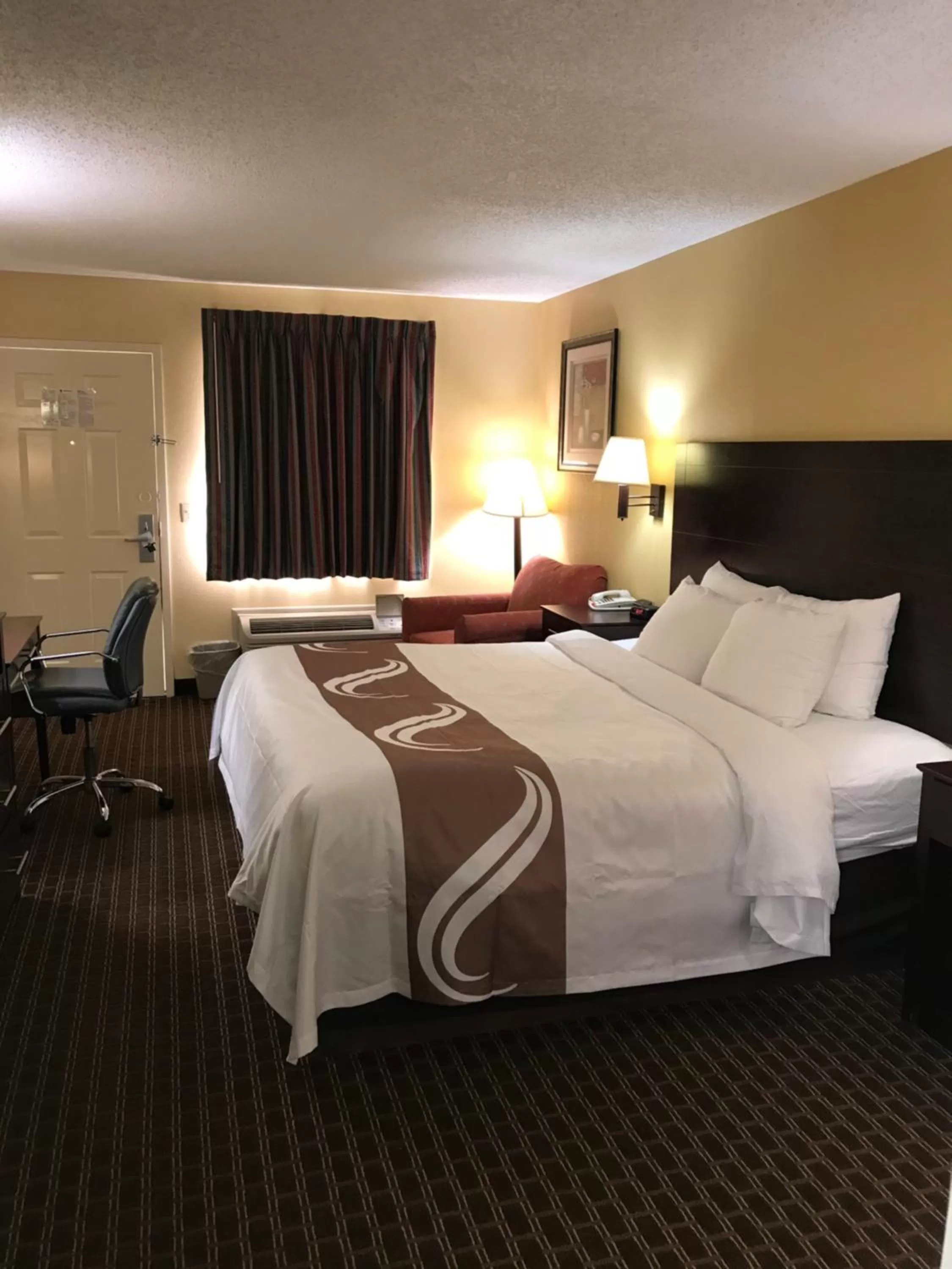 Bed in Quality Inn Franklin South