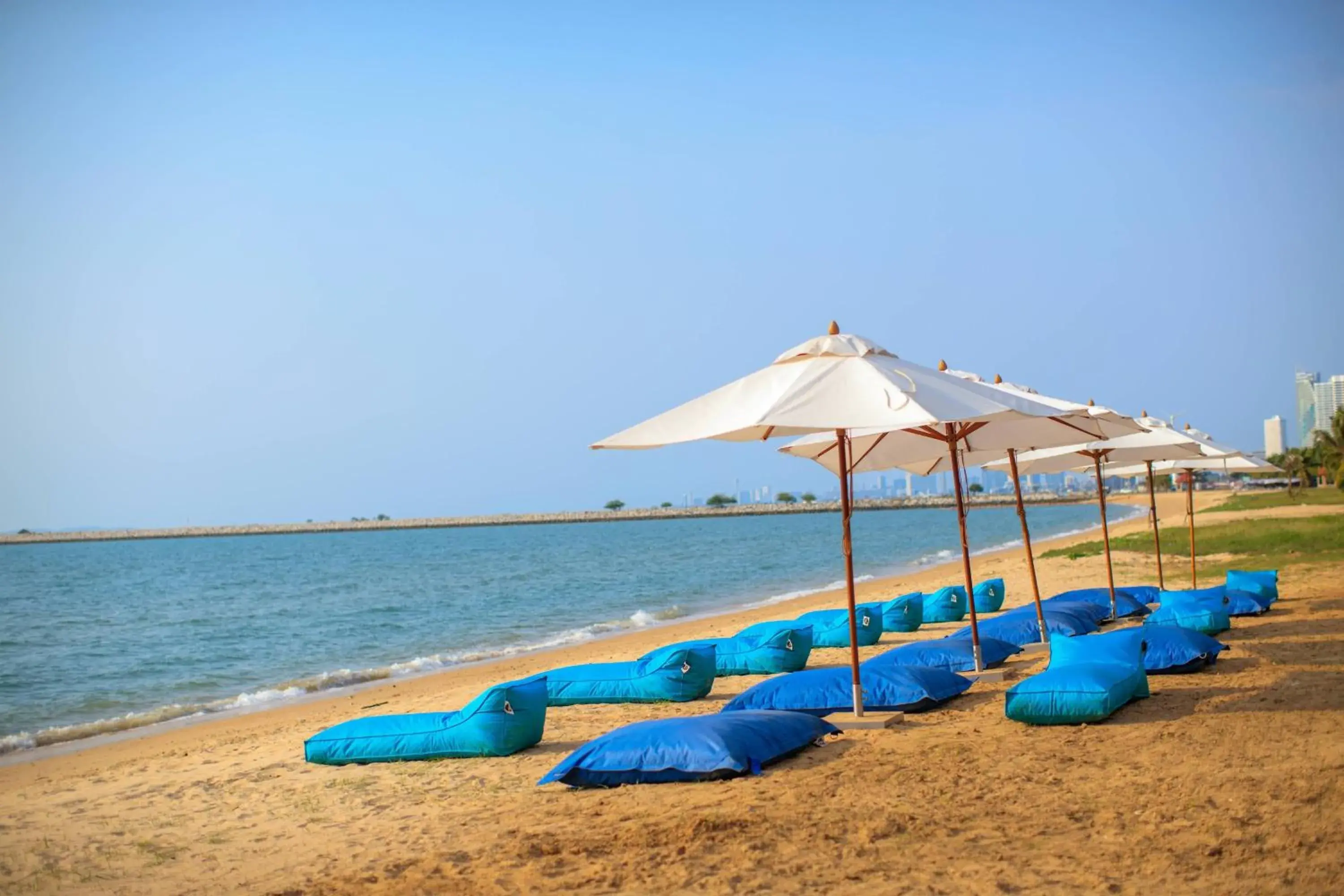 Beach in Renaissance Pattaya Resort & Spa