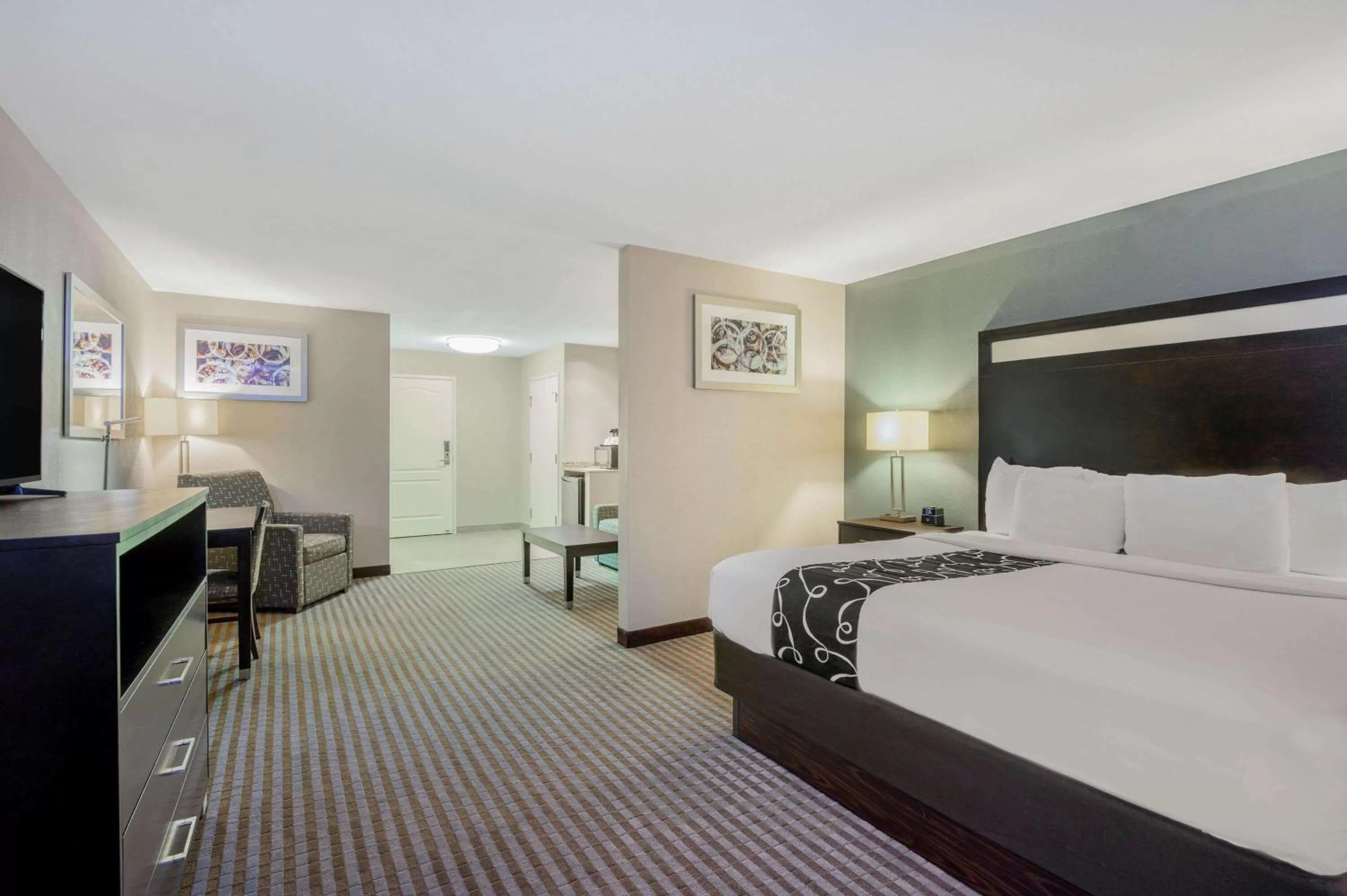 Photo of the whole room, Bed in La Quinta Inn & Suites Casino and Bar by Wyndham Glendive