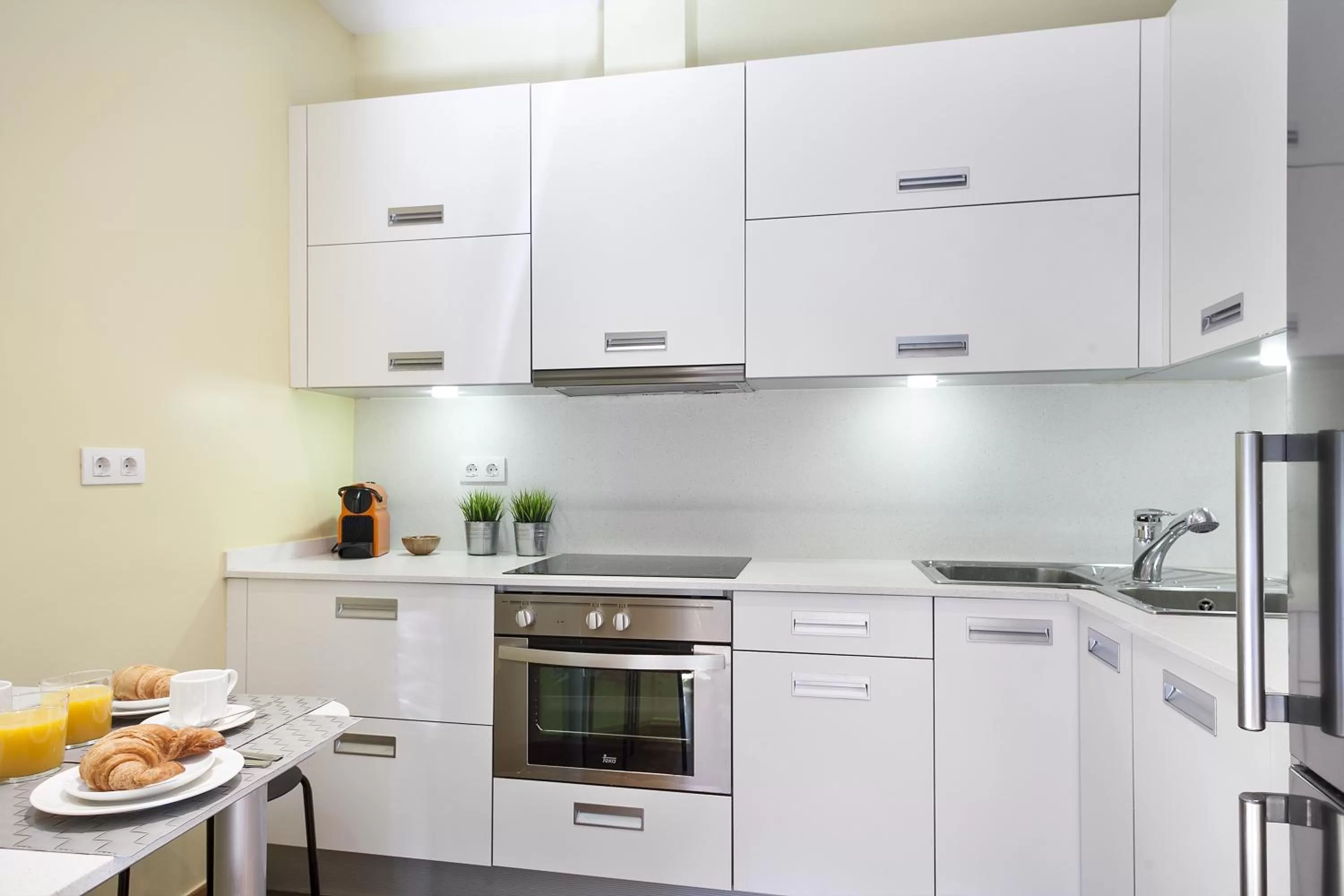 Kitchen or kitchenette in Hotel Acta Laumon