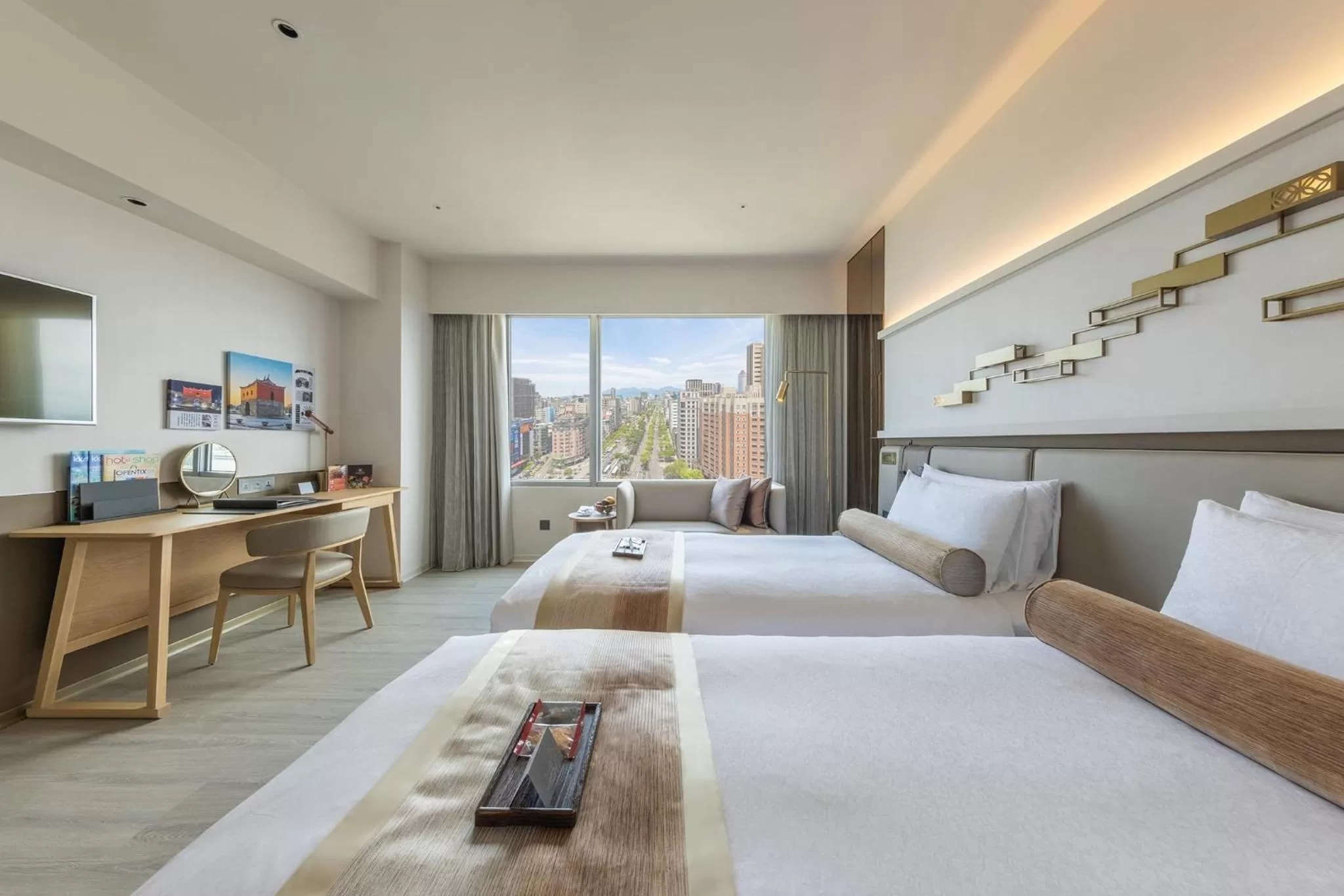 Photo of the whole room, Bed in Taipei Garden Hotel - Ximending