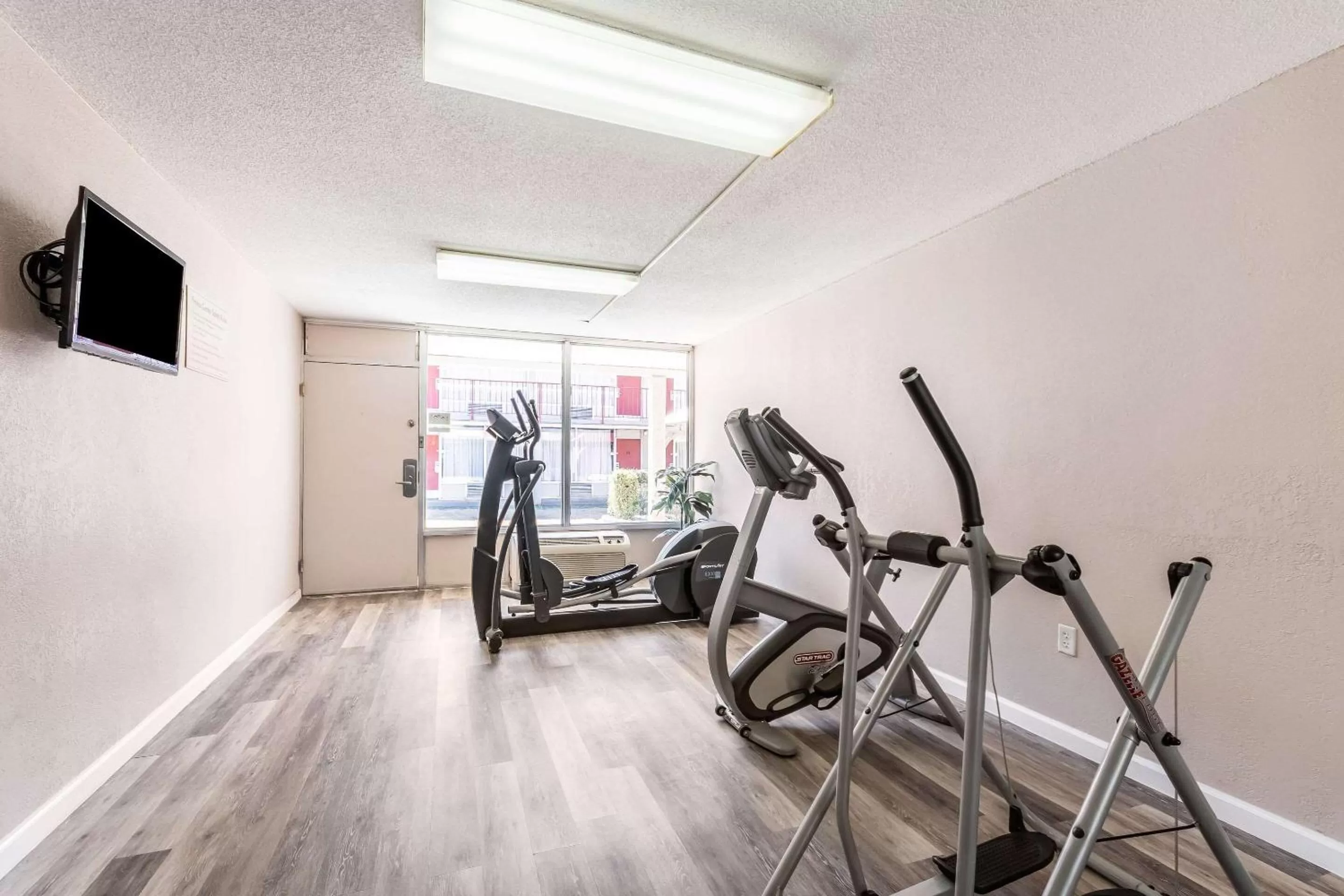 Fitness centre/facilities in Econo Lodge Inn & Suites Near Bricktown