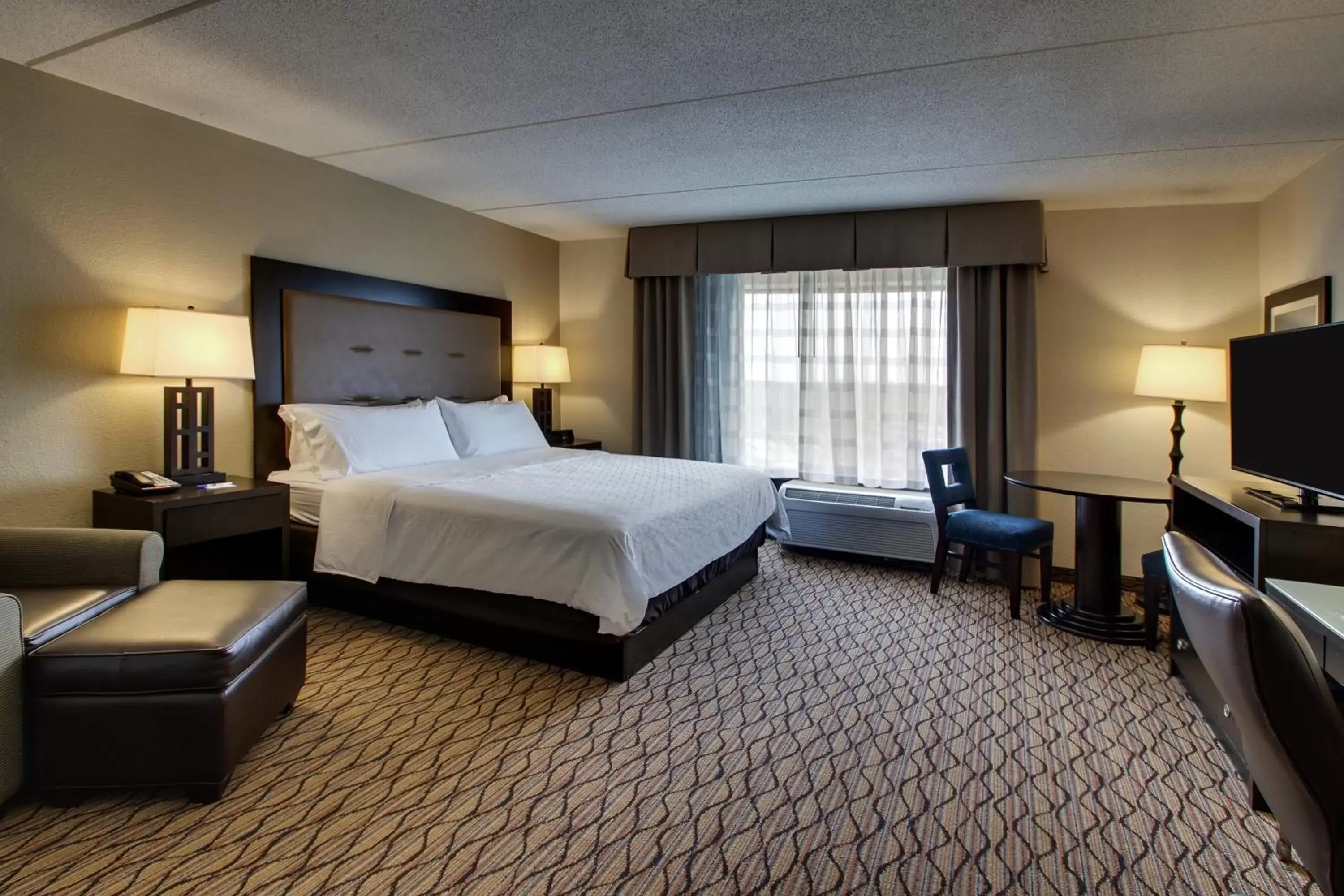 Photo of the whole room, Bed in Holiday Inn Express Baltimore BWI Airport West, an IHG Hotel