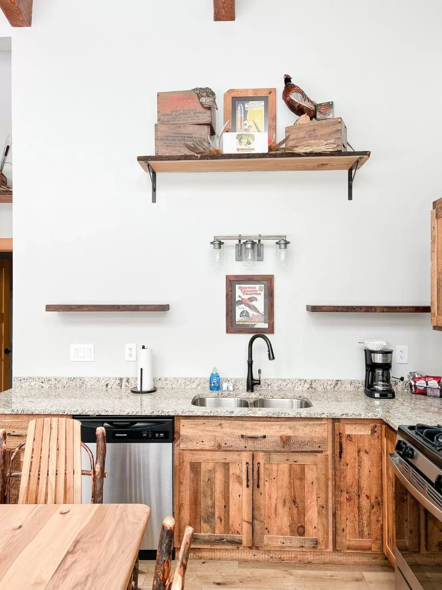 Kitchen/Kitchenette in Cranberry Inn