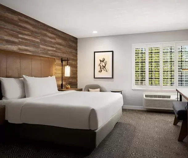 Standard King in Napa Winery Inn Standard King in Napa Winery Inn