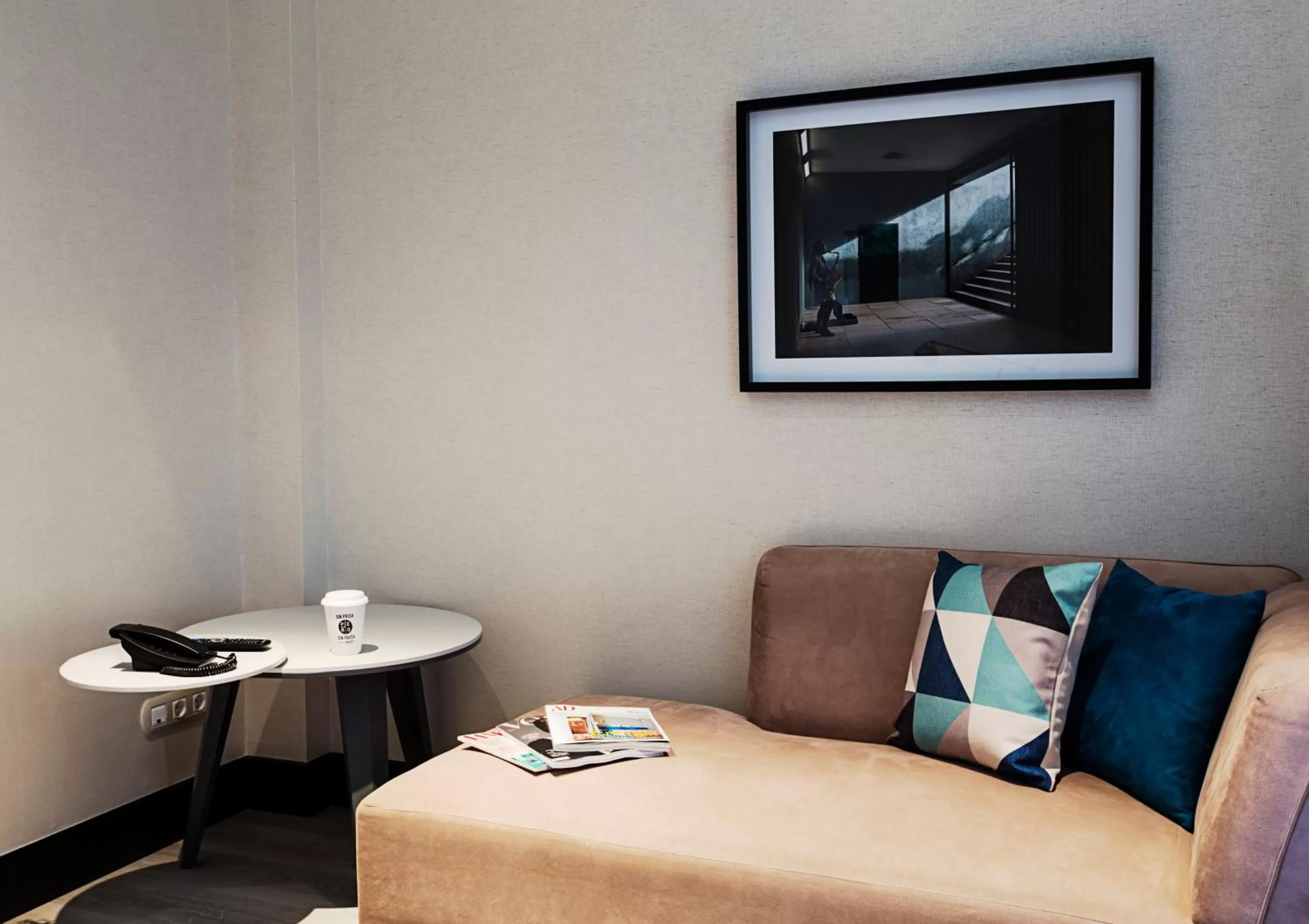 Seating area in One Shot Luchana