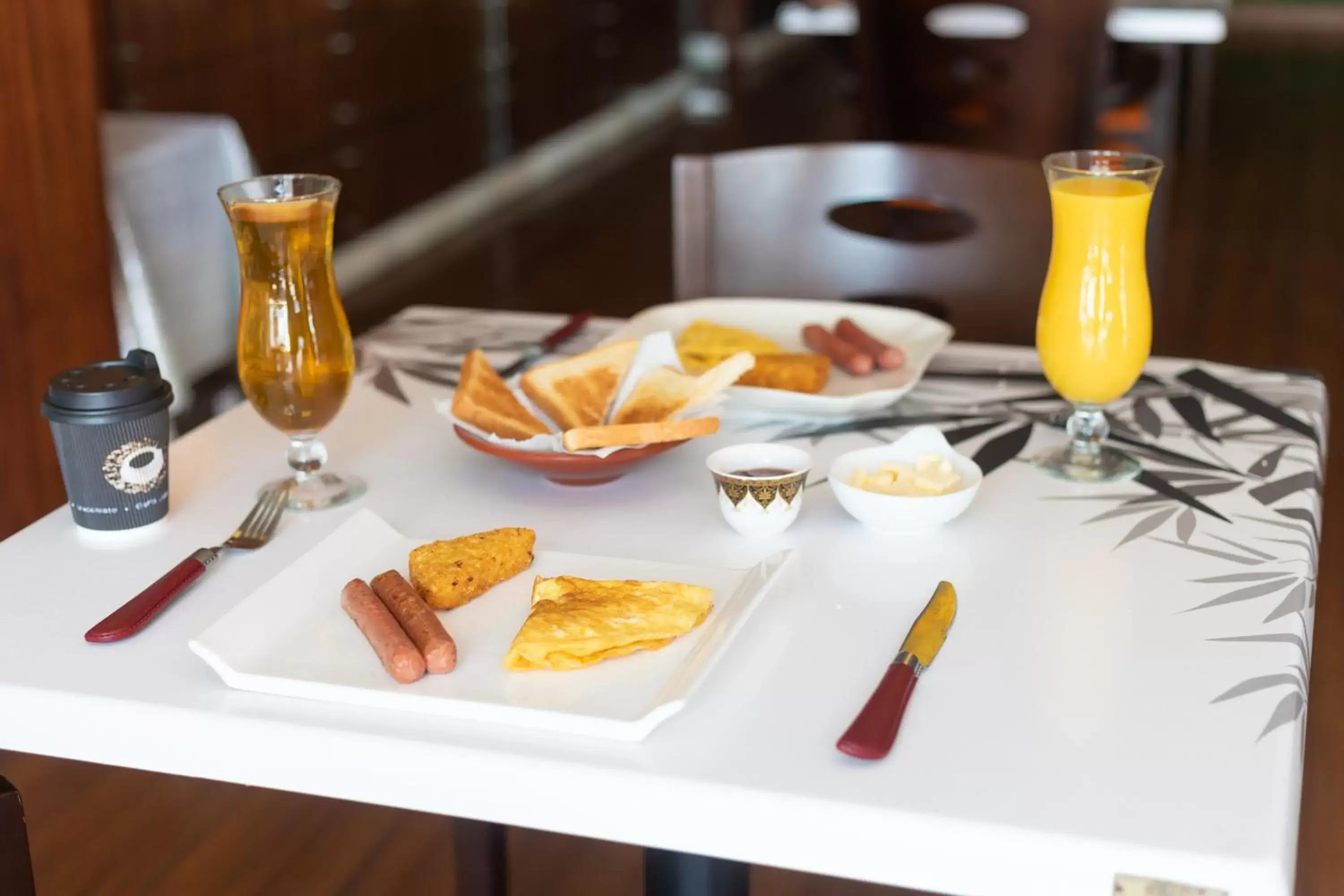 Food and drinks in Auris Boutique Hotel Apartments - AlBarsha