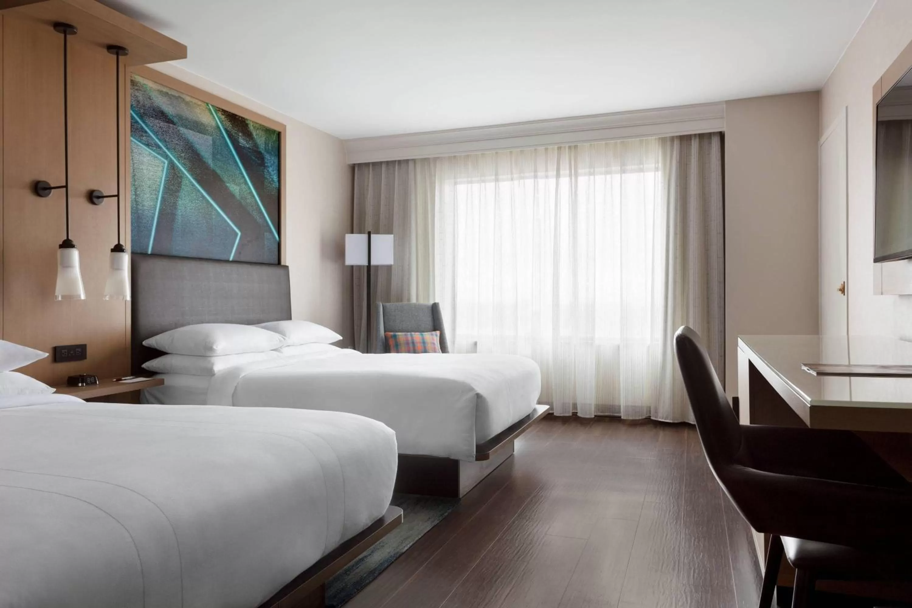 Photo of the whole room, Bed in Des Moines Marriott Downtown