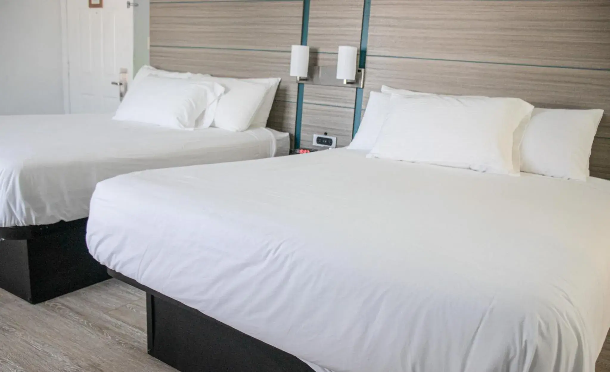 Bed in Discovery Inn Bed in Discovery Inn