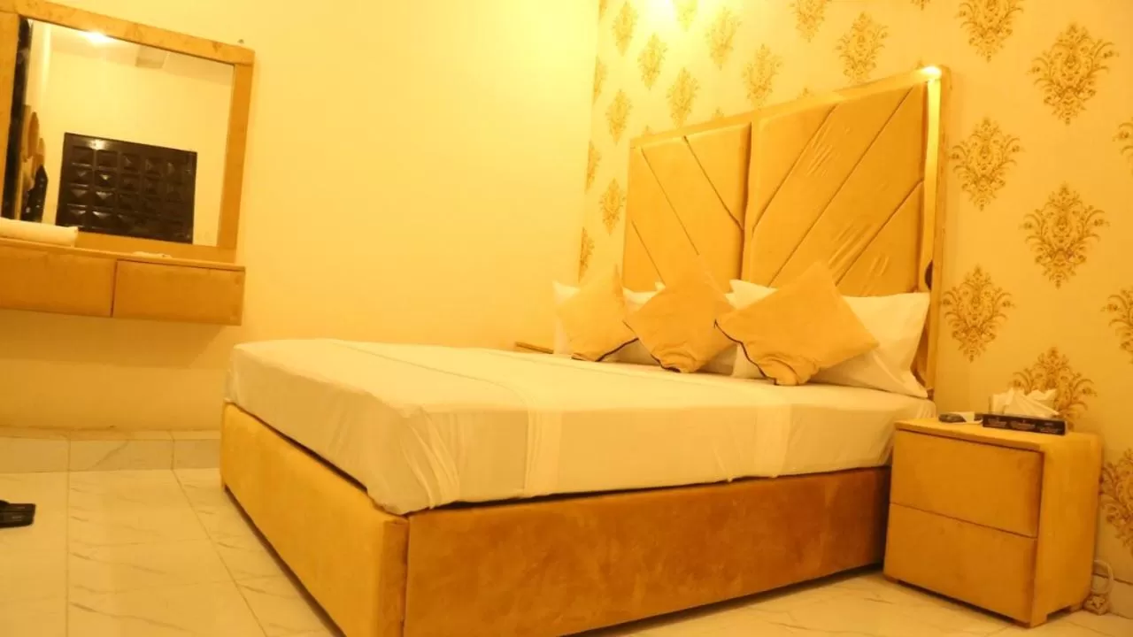 Bed in HOTEL DE SMART Multan