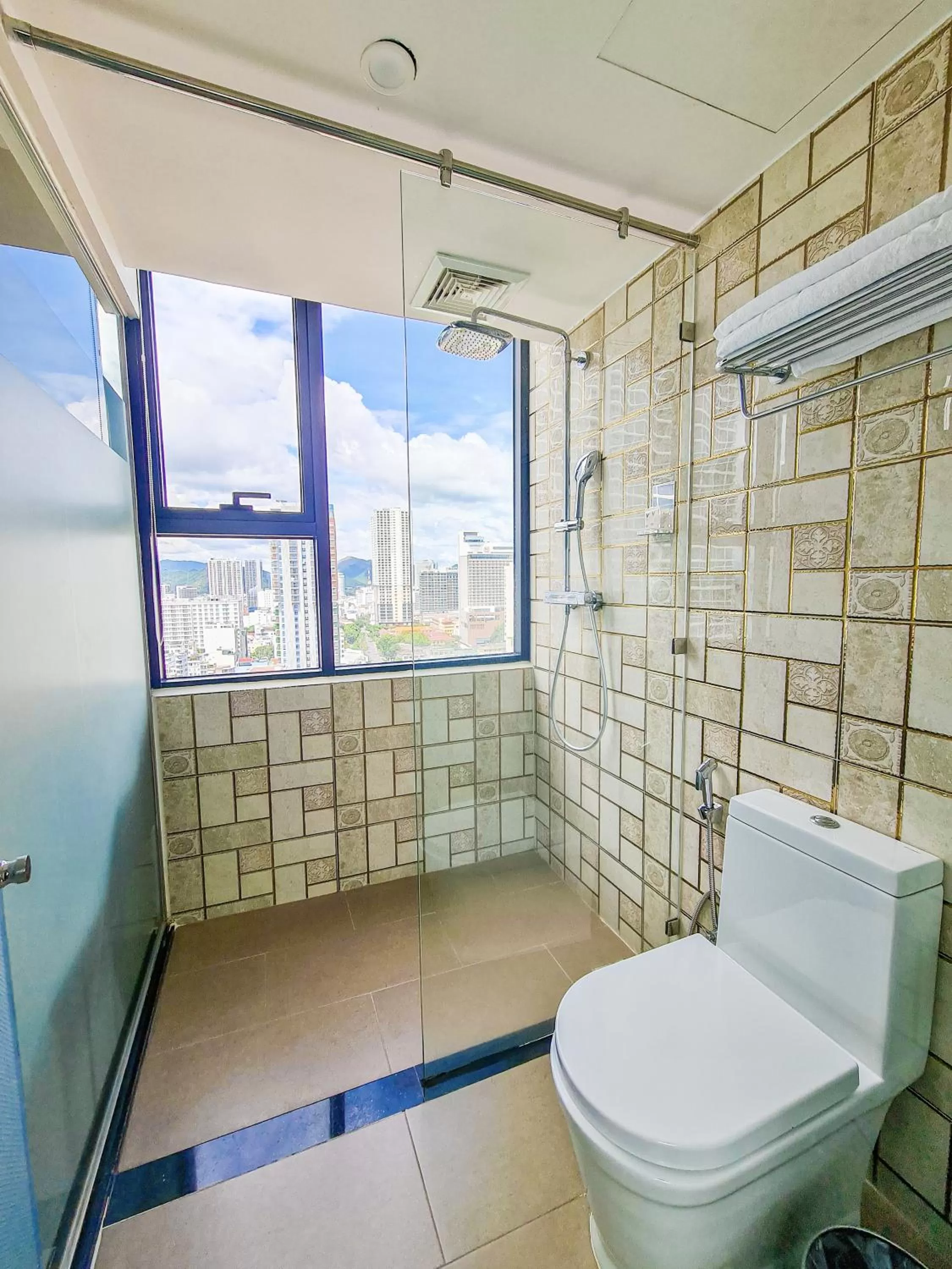 Toilet in V Hotel Nha Trang