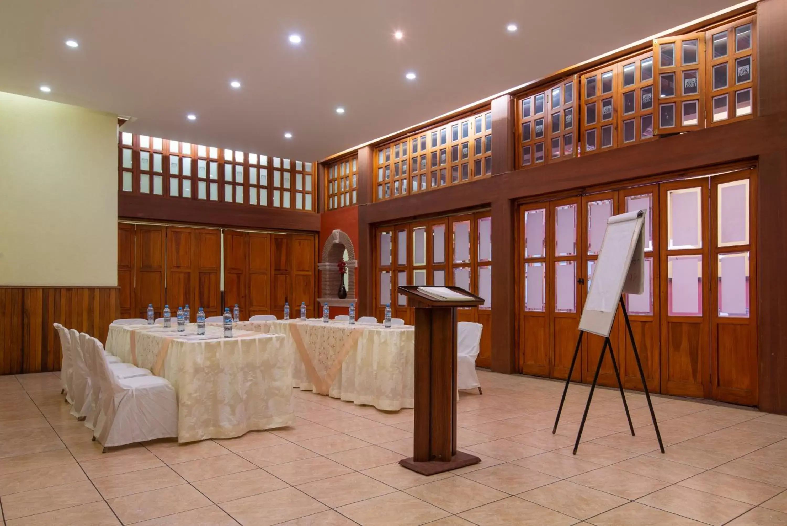 Meeting/conference room in Hotel la Parroquia