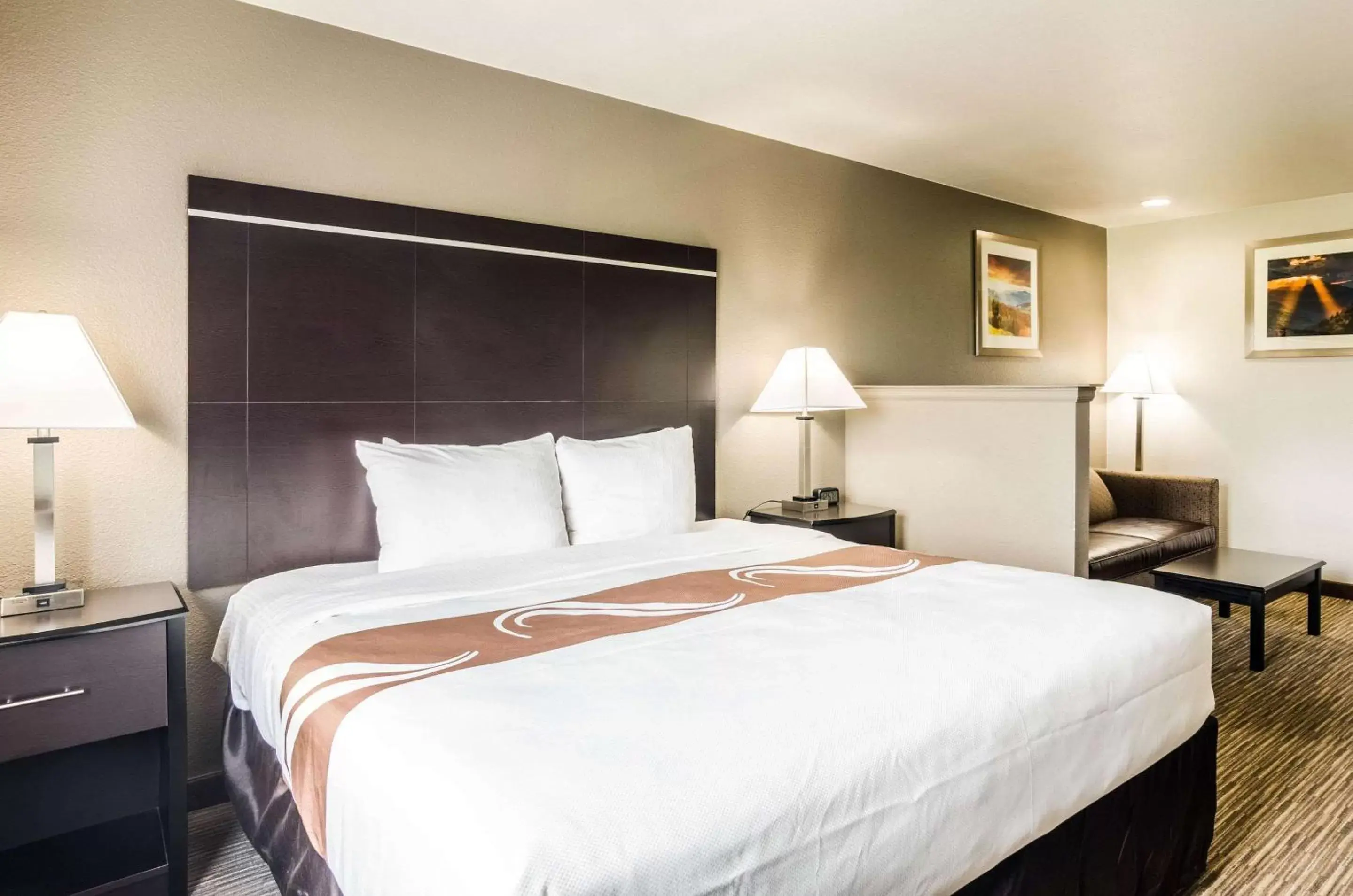 Photo of the whole room, Bed in Quality Inn & Suites Westminster – Broomfield