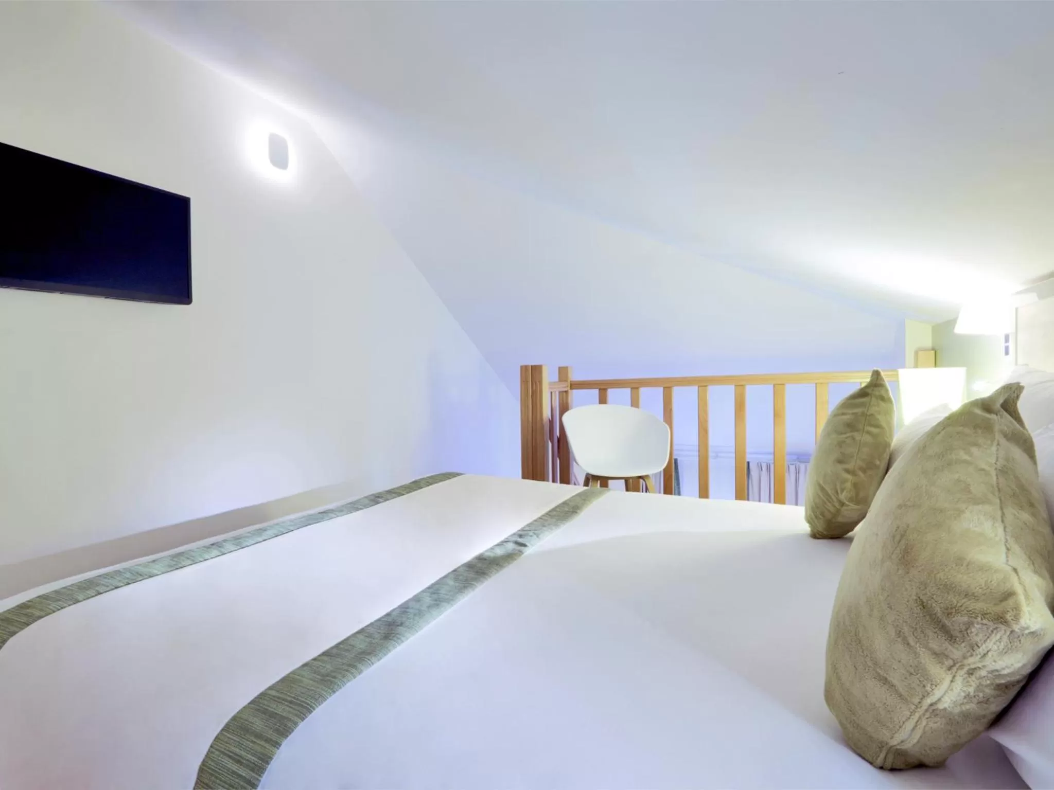 Bedroom, Bed in Kyriad Paris 18 - Porte de Clignancourt - Montmartre