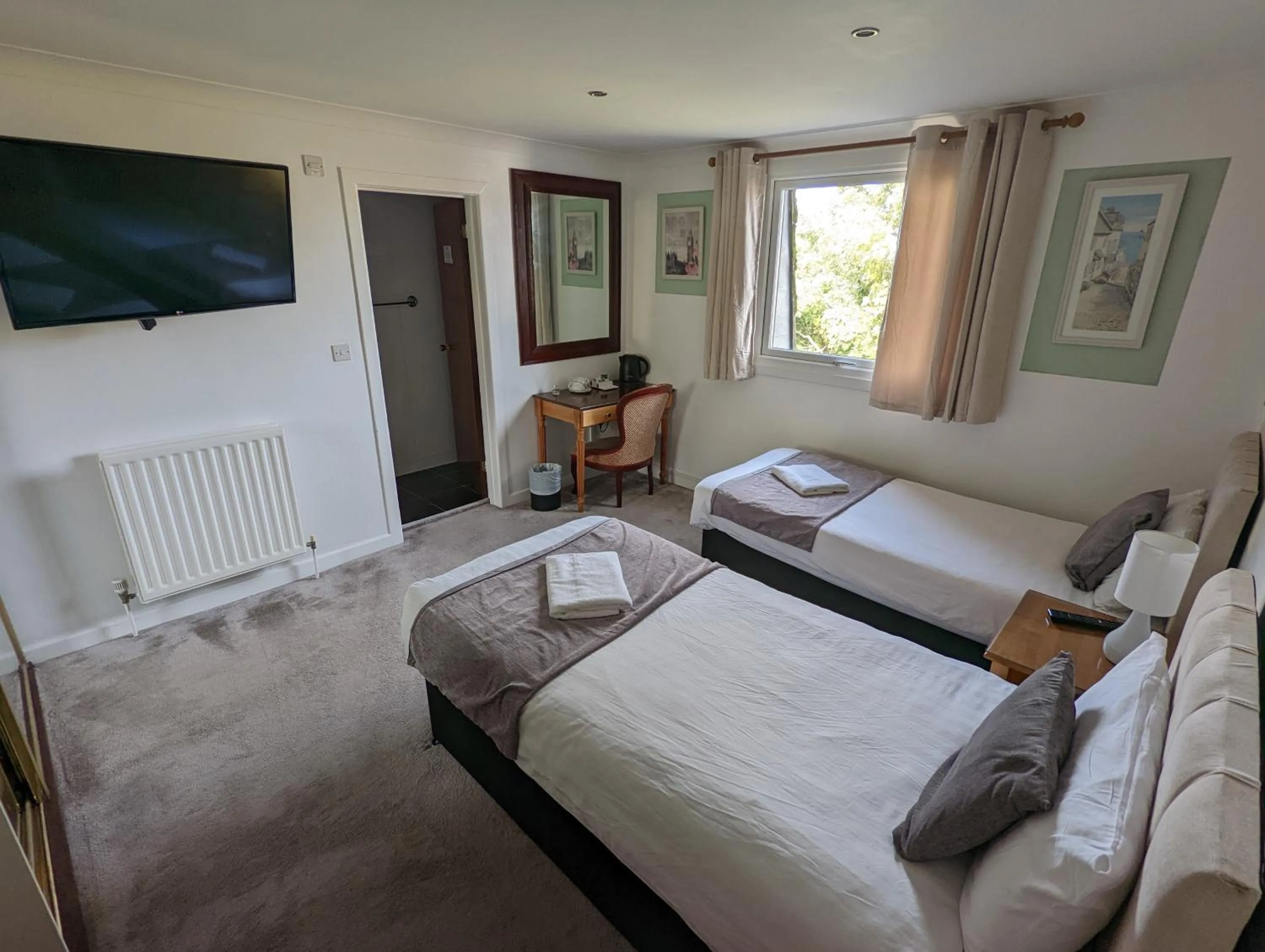 Deluxe Twin Room in Cecil Court Hotel