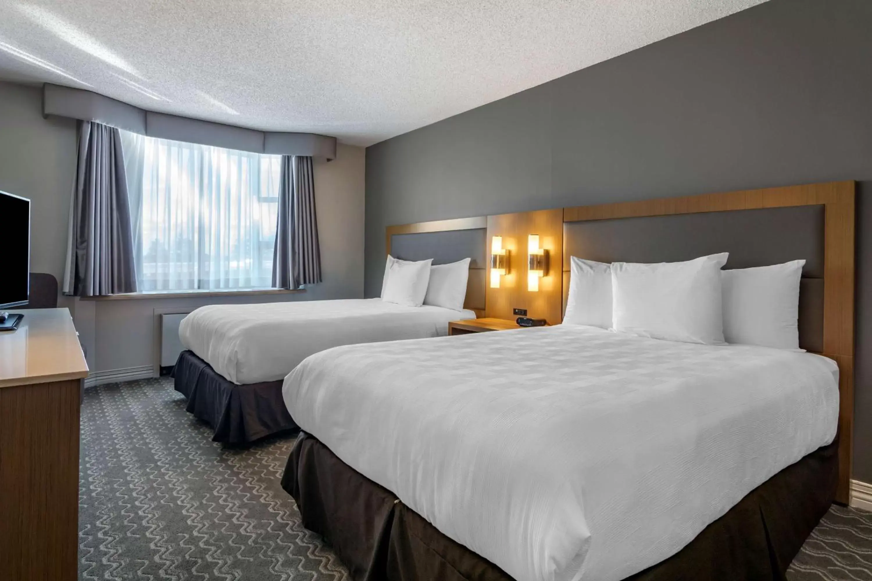 Bedroom, Bed in Best Western Plus Vancouver Airport Hotel Bedroom, Bed in Best Western Plus Vancouver Airport Hotel