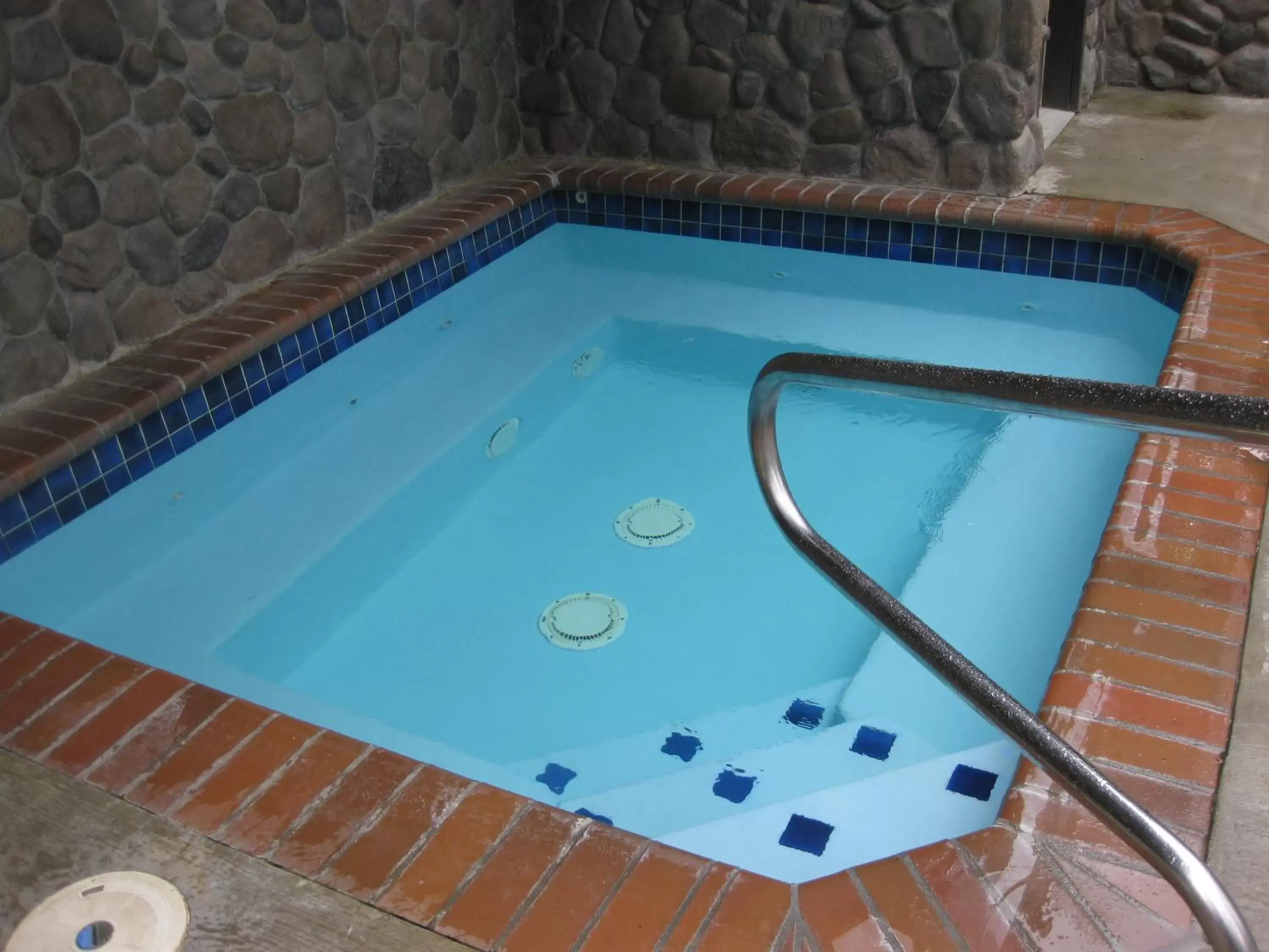 Hot Tub, Swimming Pool in Eagle Cap Chalets