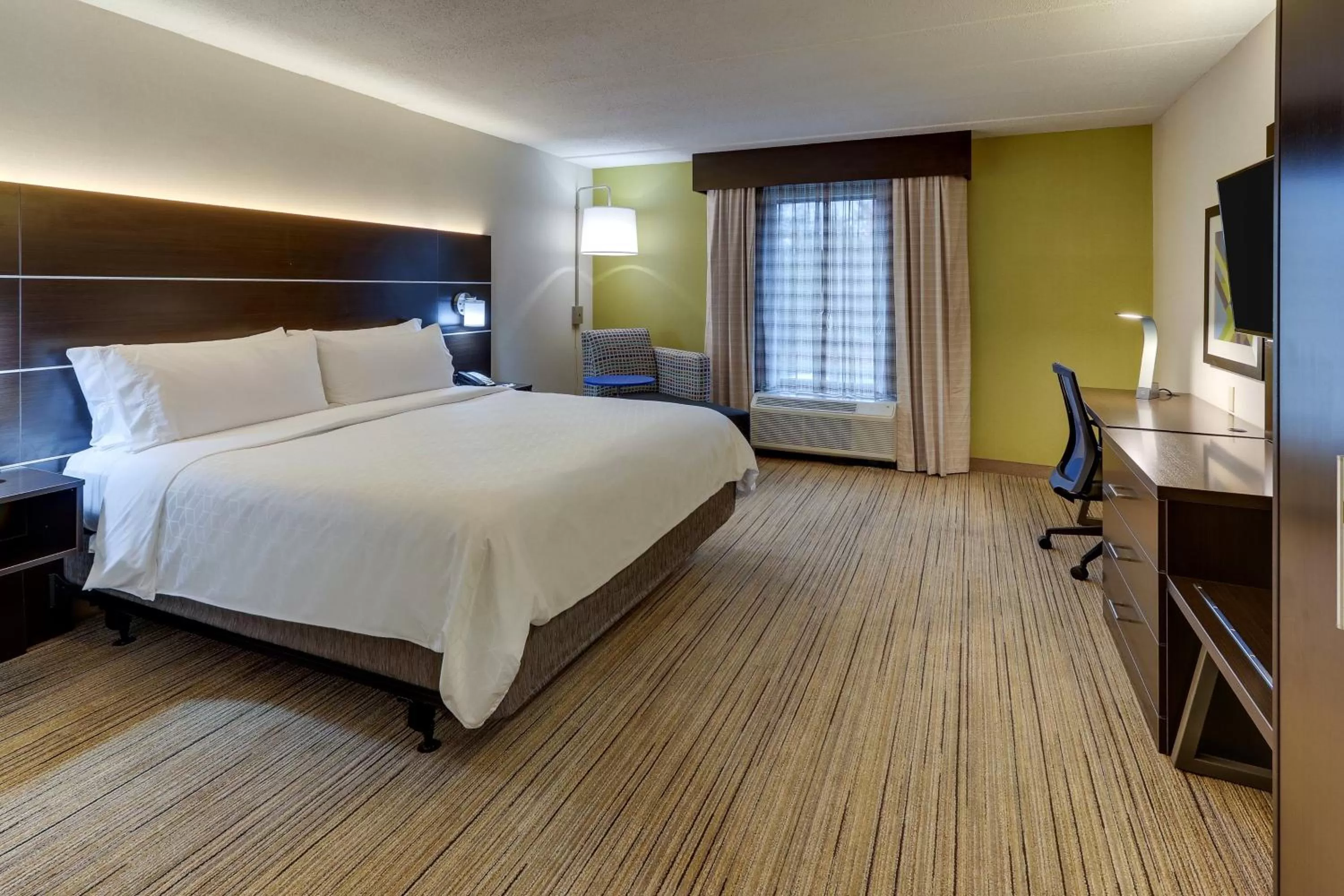 Photo of the whole room, Bed in Holiday Inn Express & Suites Troy by IHG