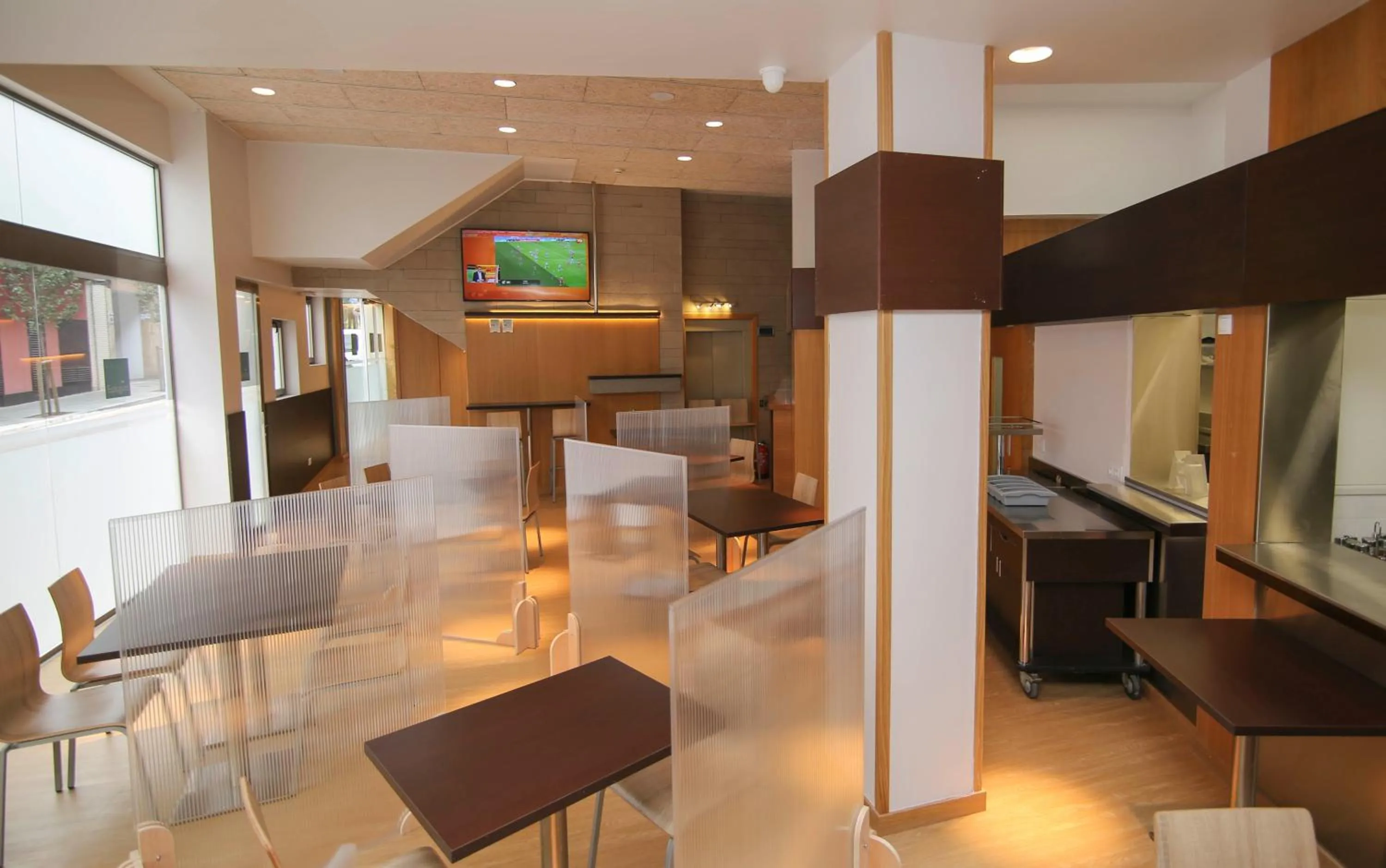 Restaurant/places to eat in Hotel Esplugues