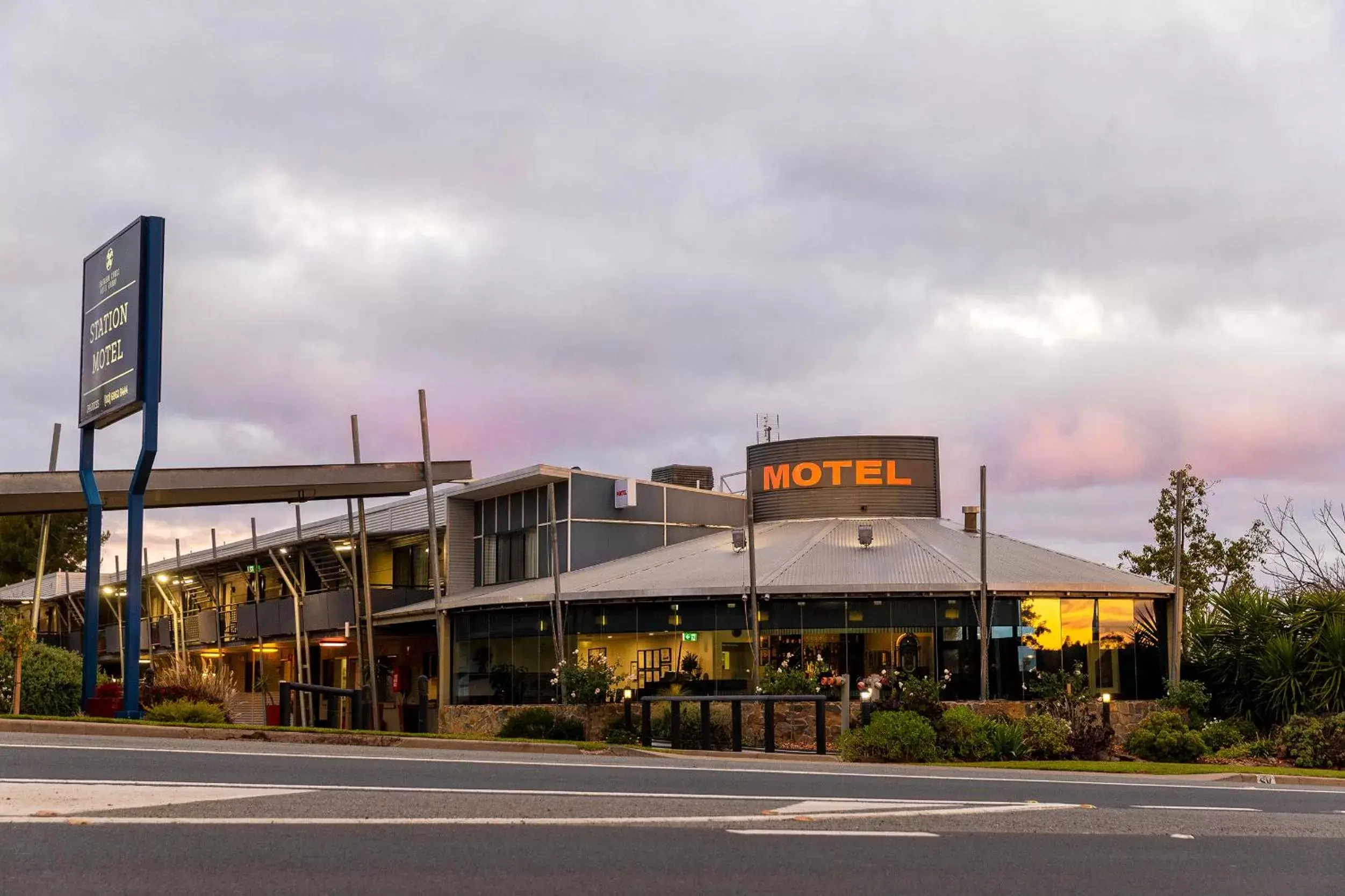 Property Building in Station Motel