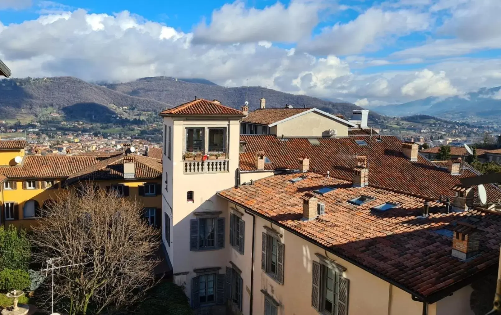 View (from property/room), Mountain View in Hotel Piazza Vecchia