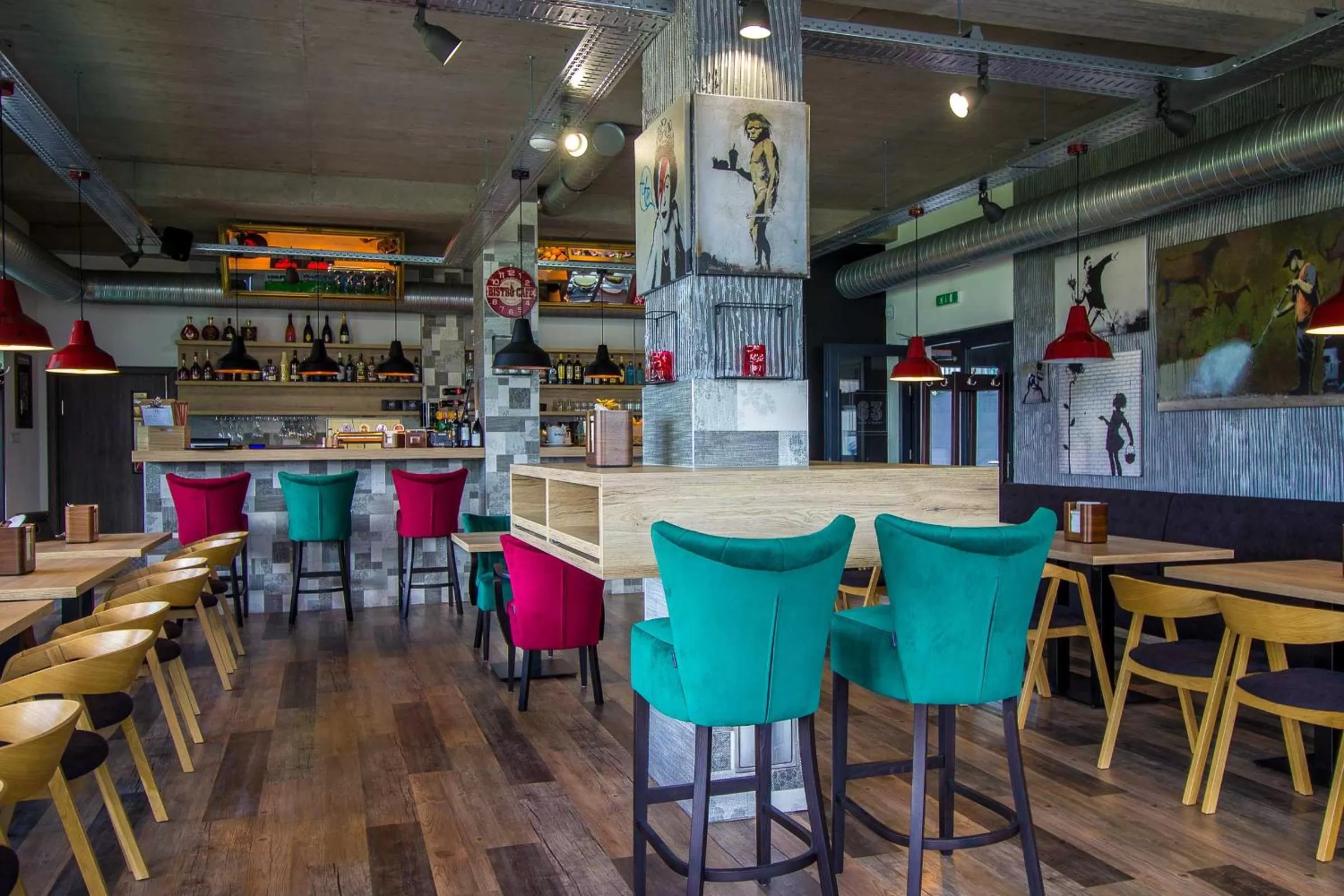 Restaurant/places to eat in HOTEL 63