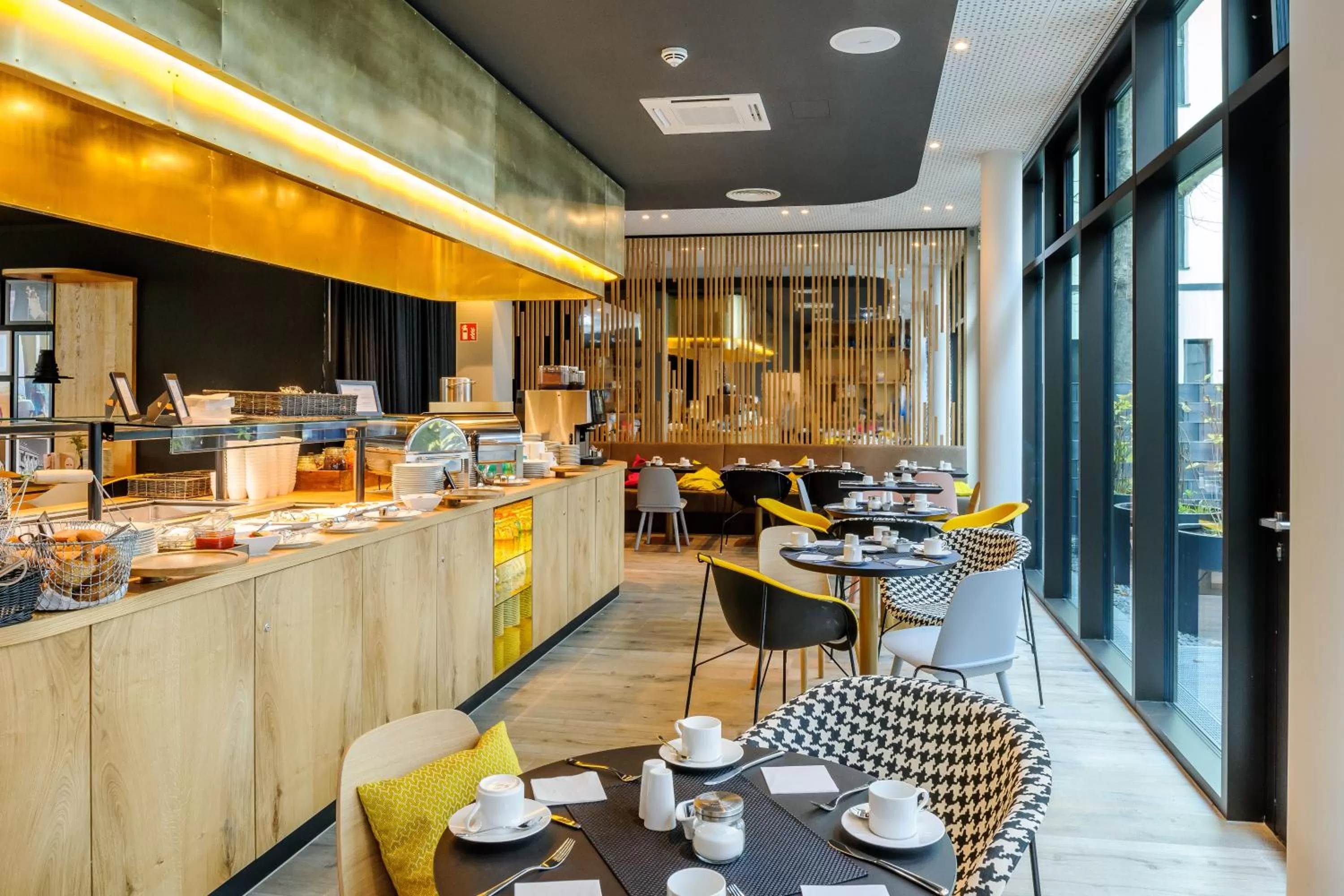 Restaurant/places to eat in MERCURE Hotel Berlin Wittenbergplatz