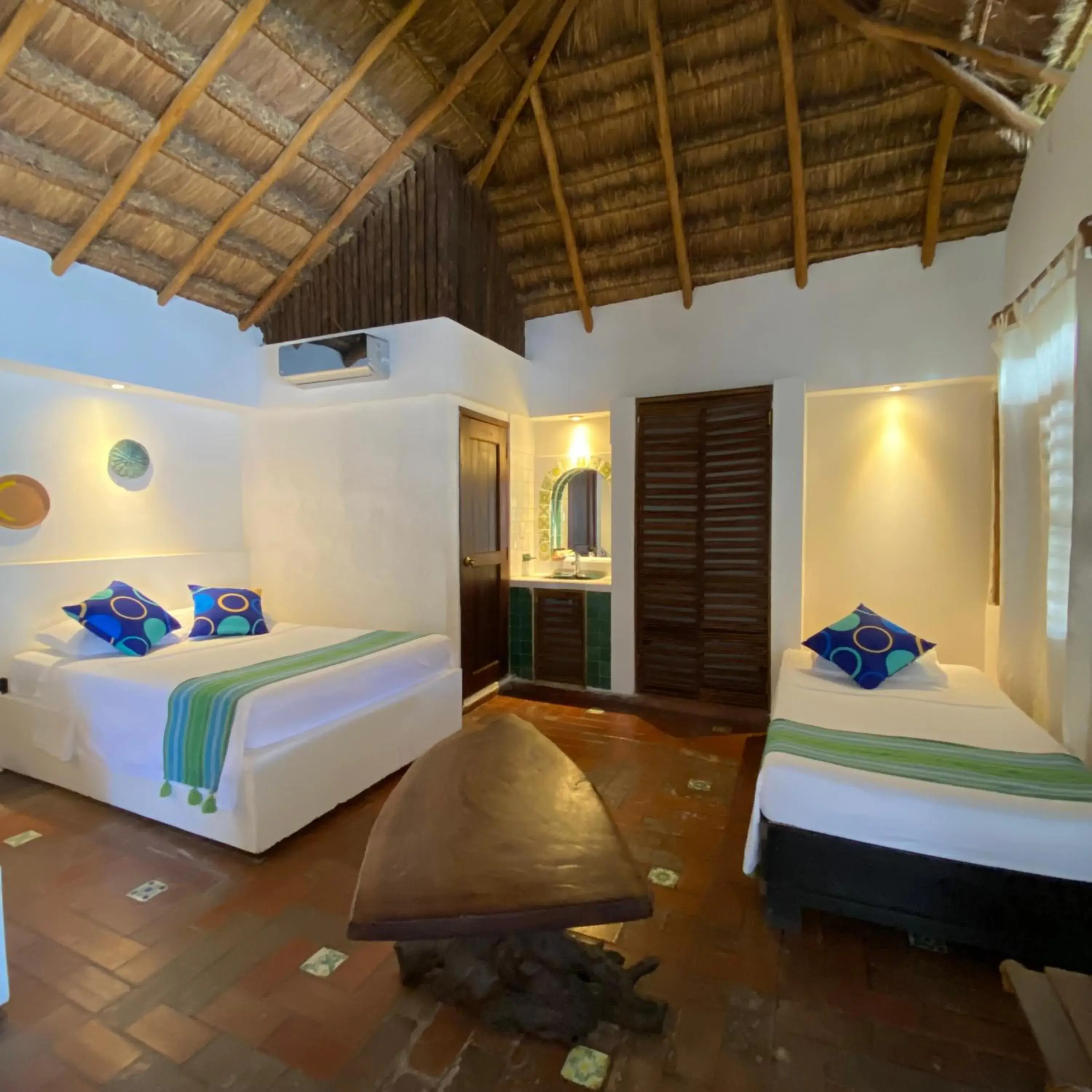 Photo of the whole room, Bed in L.Hotelito Tulum