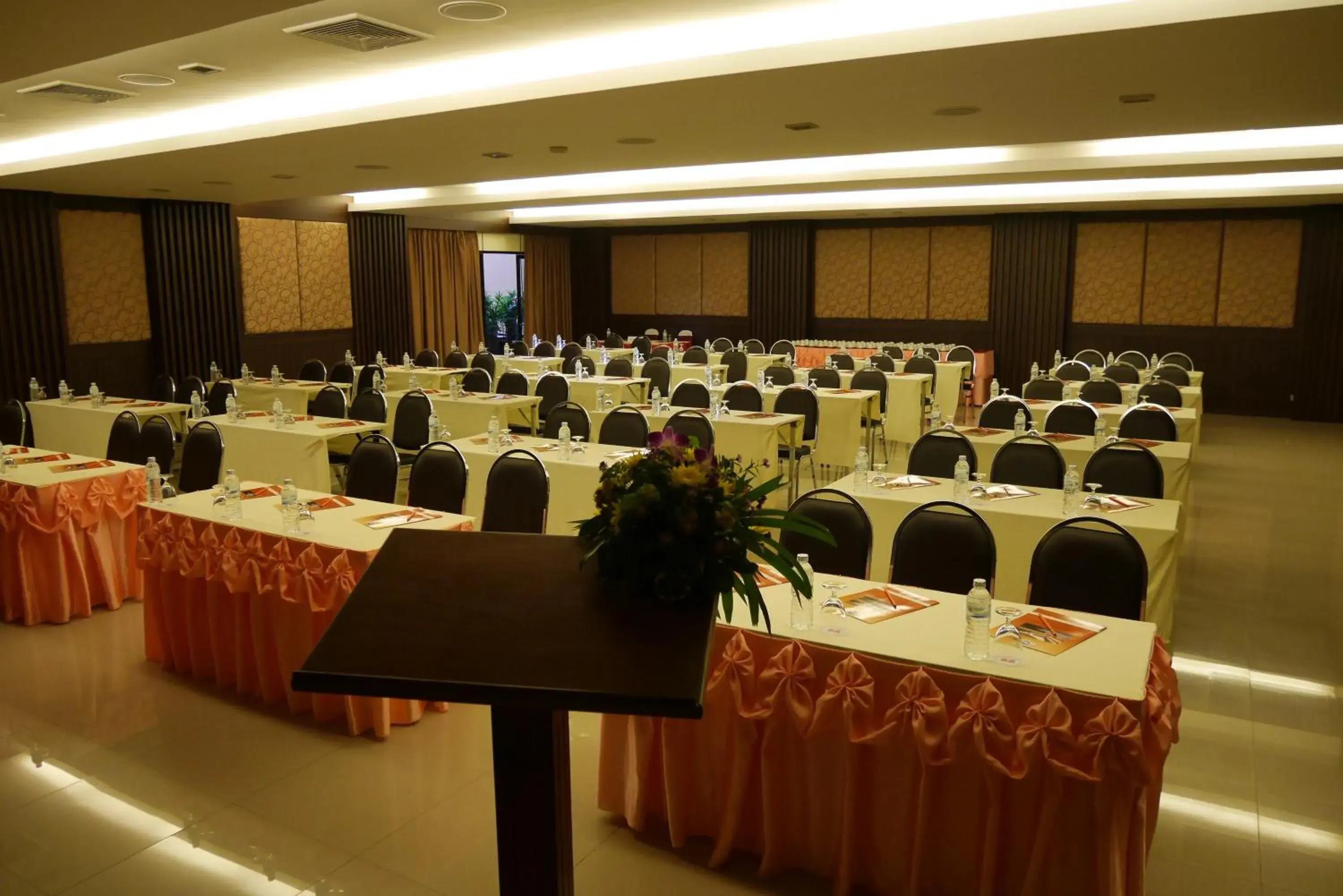 Meeting/conference room, Banquet Facilities in Srisuksant Resort