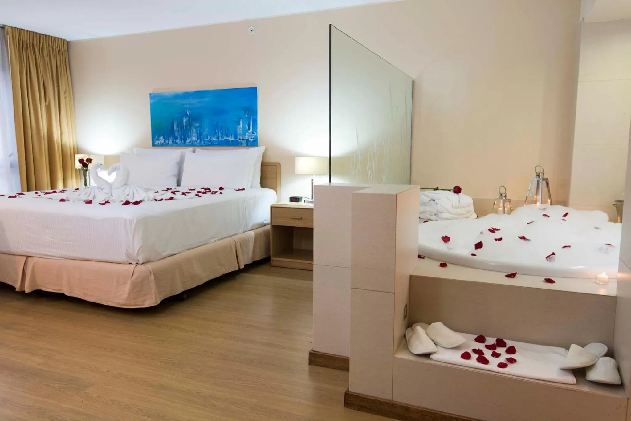 Photo of the whole room, Bed in Holiday Inn Montevideo by IHG