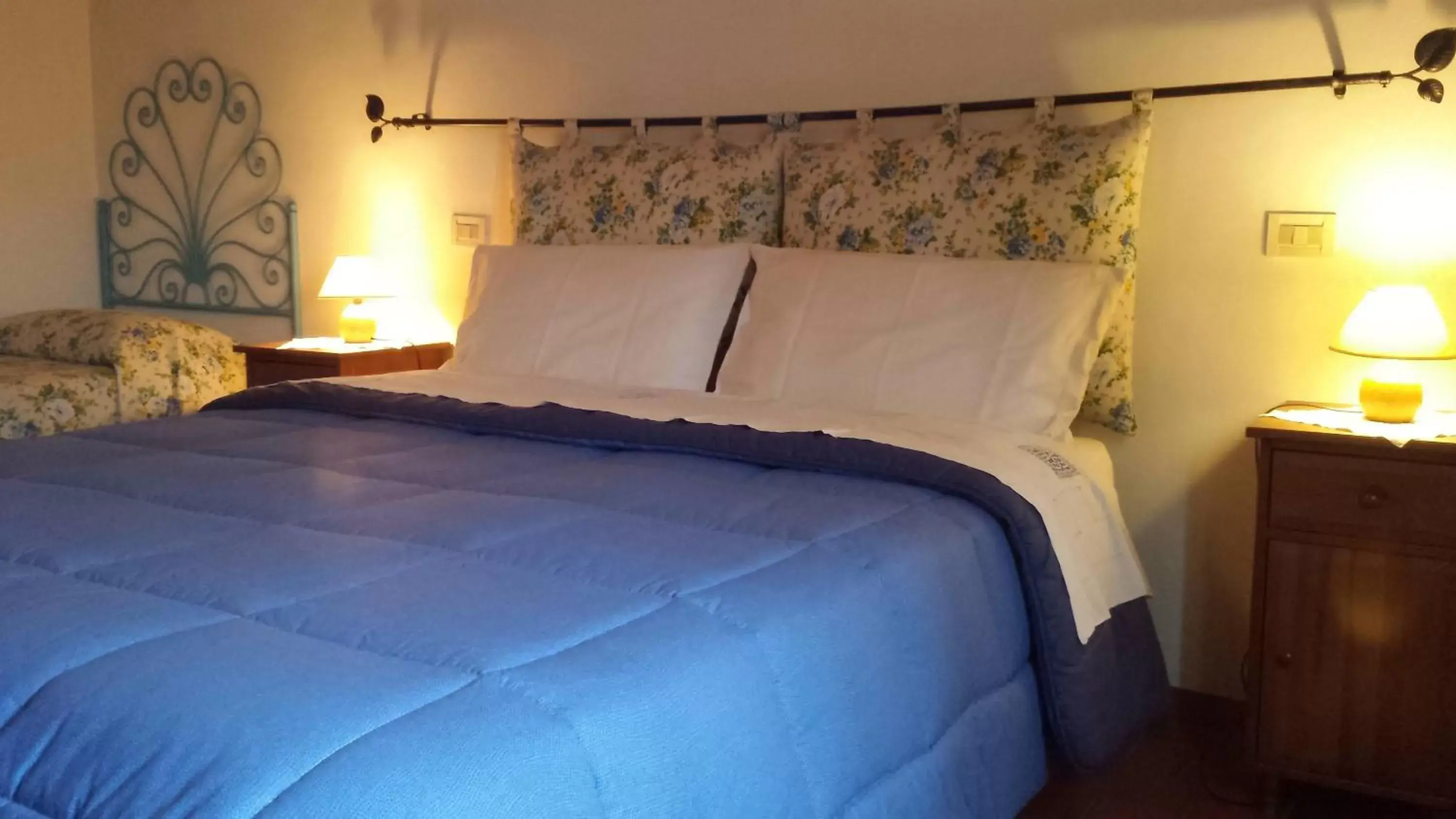 Triple Room with Private External Bathroom in A Casa di Lizzy B&B Triple Room with Private External Bathroom in A Casa di Lizzy B&B