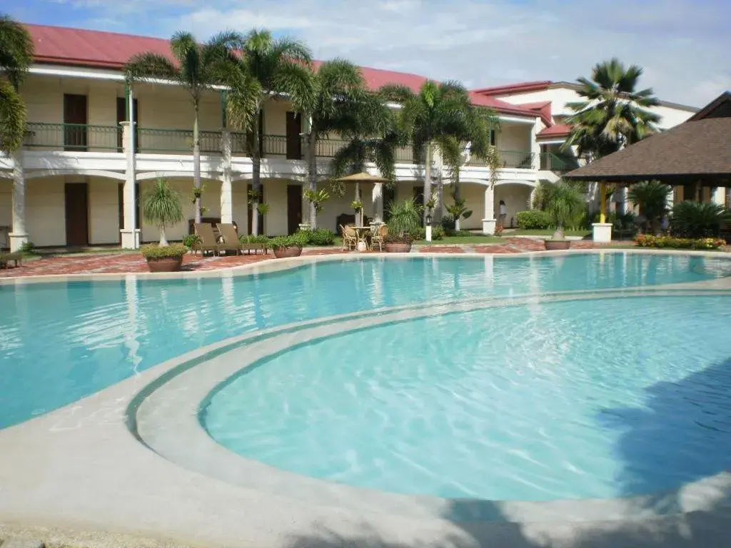 Property building, Swimming Pool in Dotties Place Hotel and Restaurant