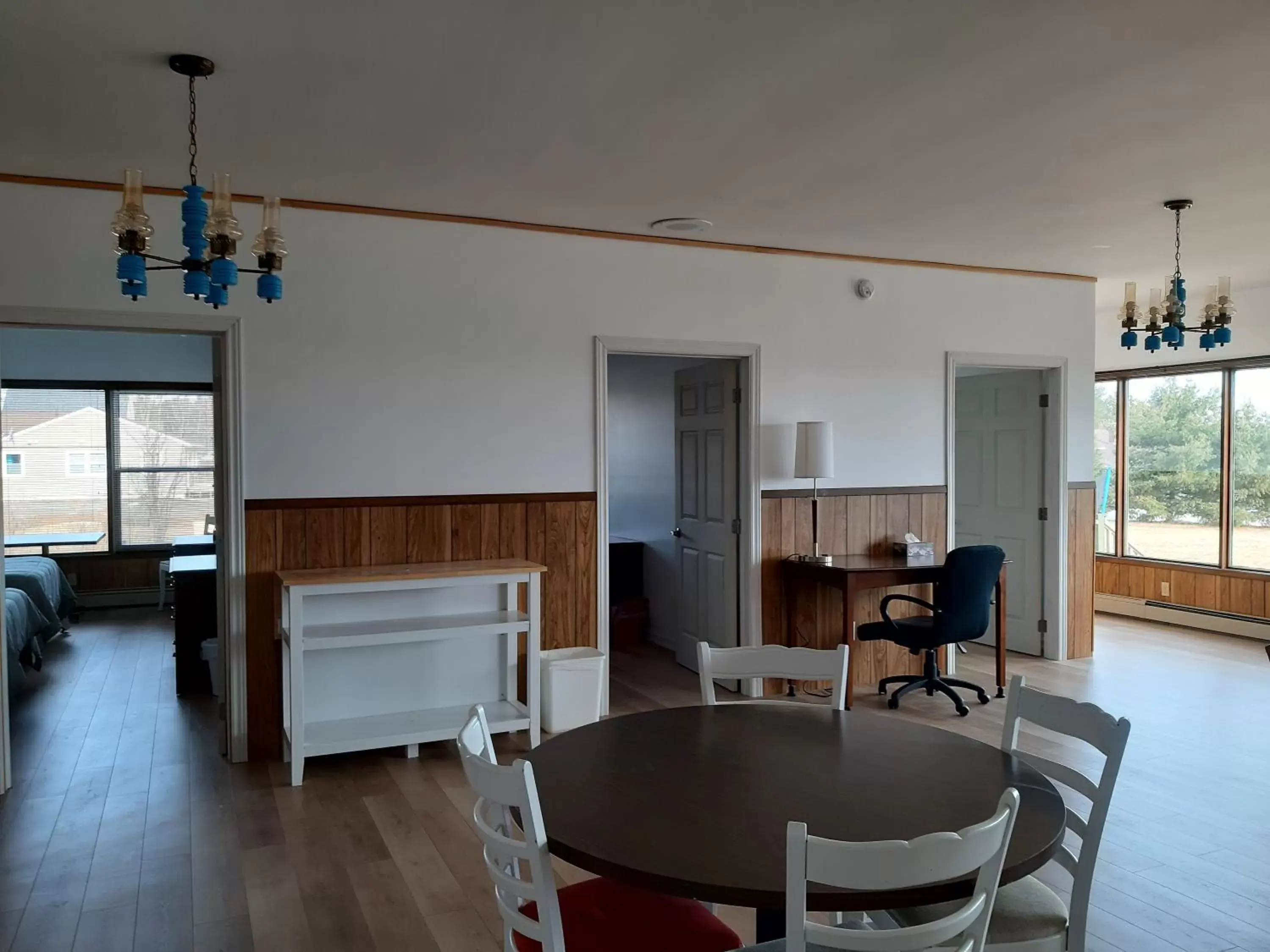 Seating area, Dining Area in Balmoral Motel