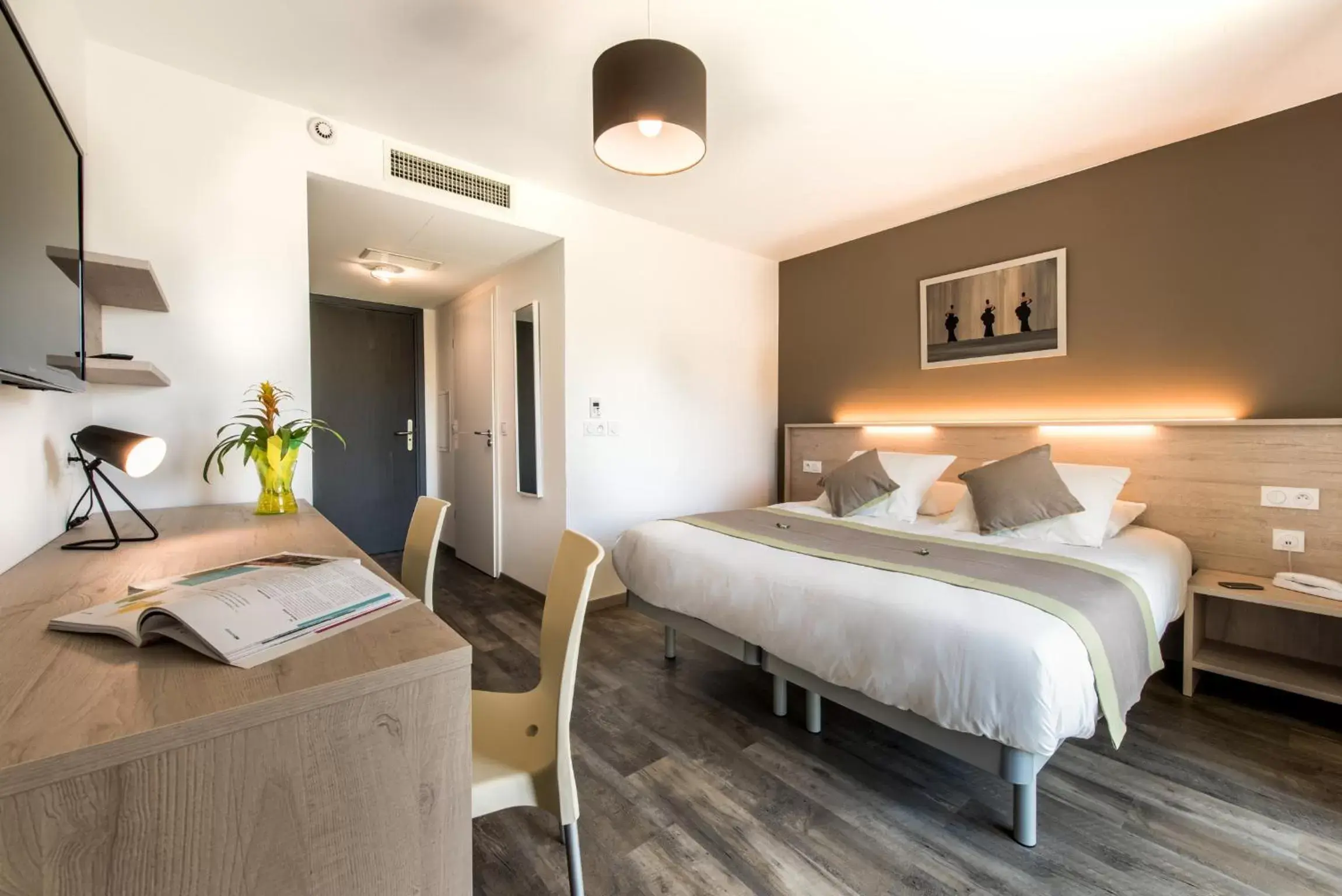 Double Room with Balcony in Hotel du Grand Parc Double Room with Balcony in Hotel du Grand Parc