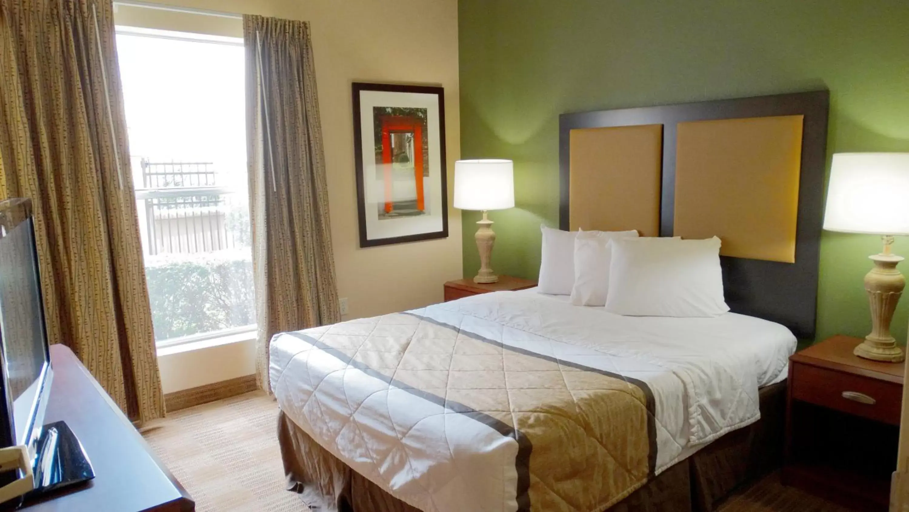 Bed in Extended Stay America Suites - Dallas - Frankford Road