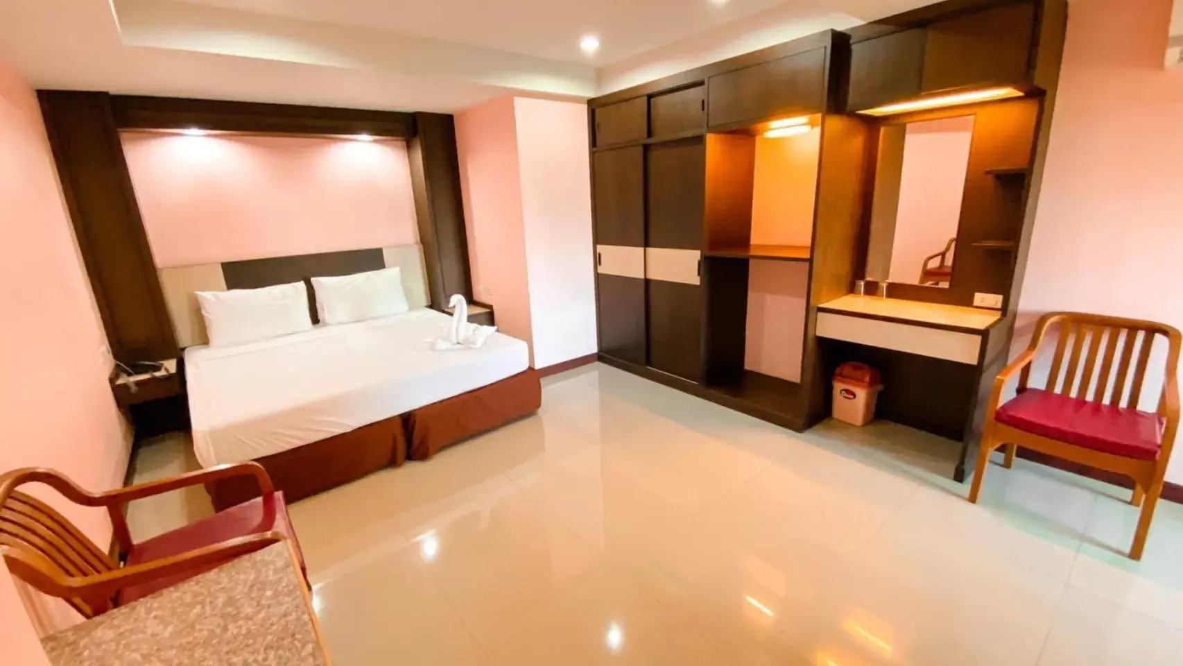 Seating area, Bed in AA Pattaya Ville